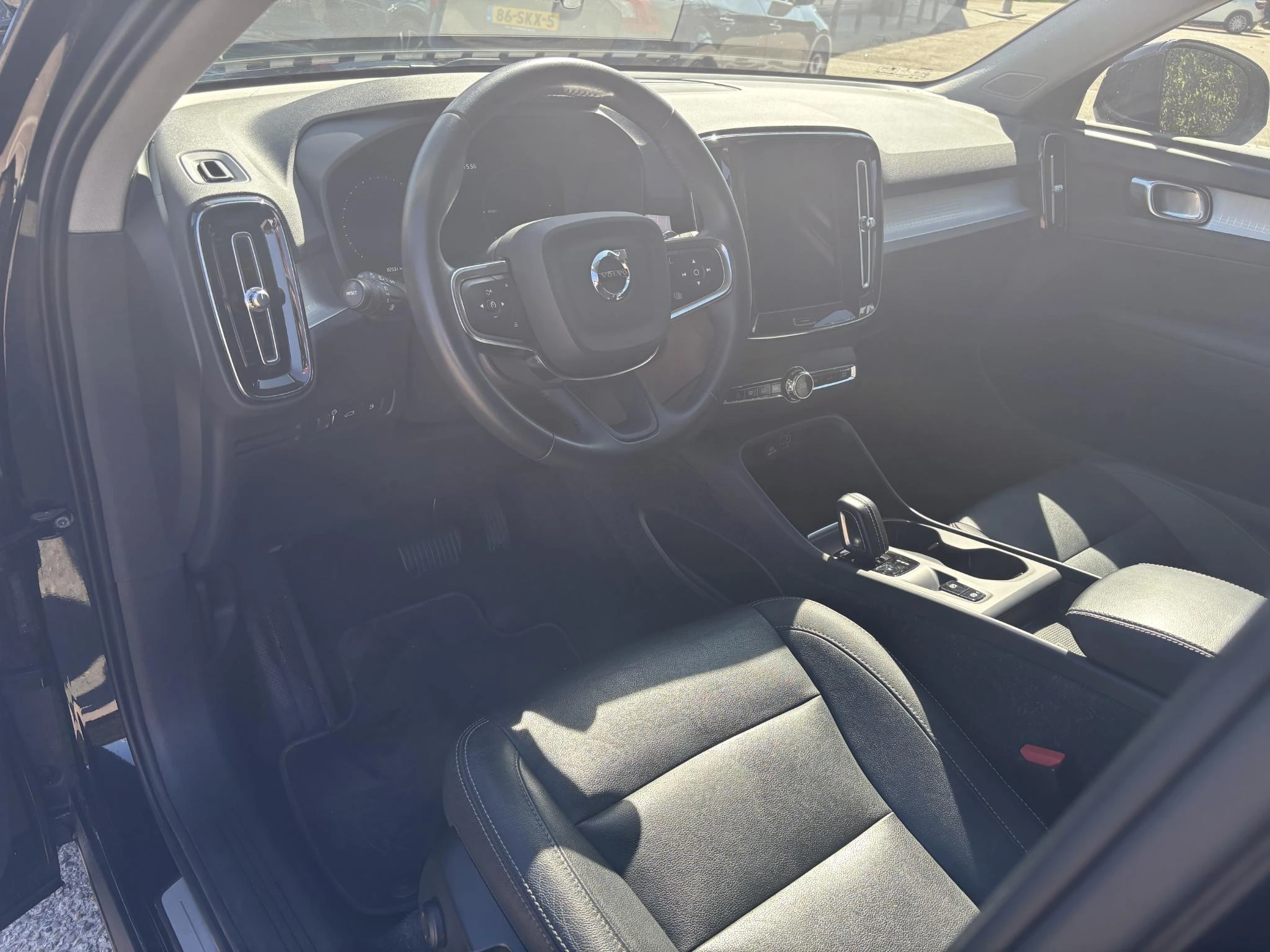 Volvo-XC40-image-2