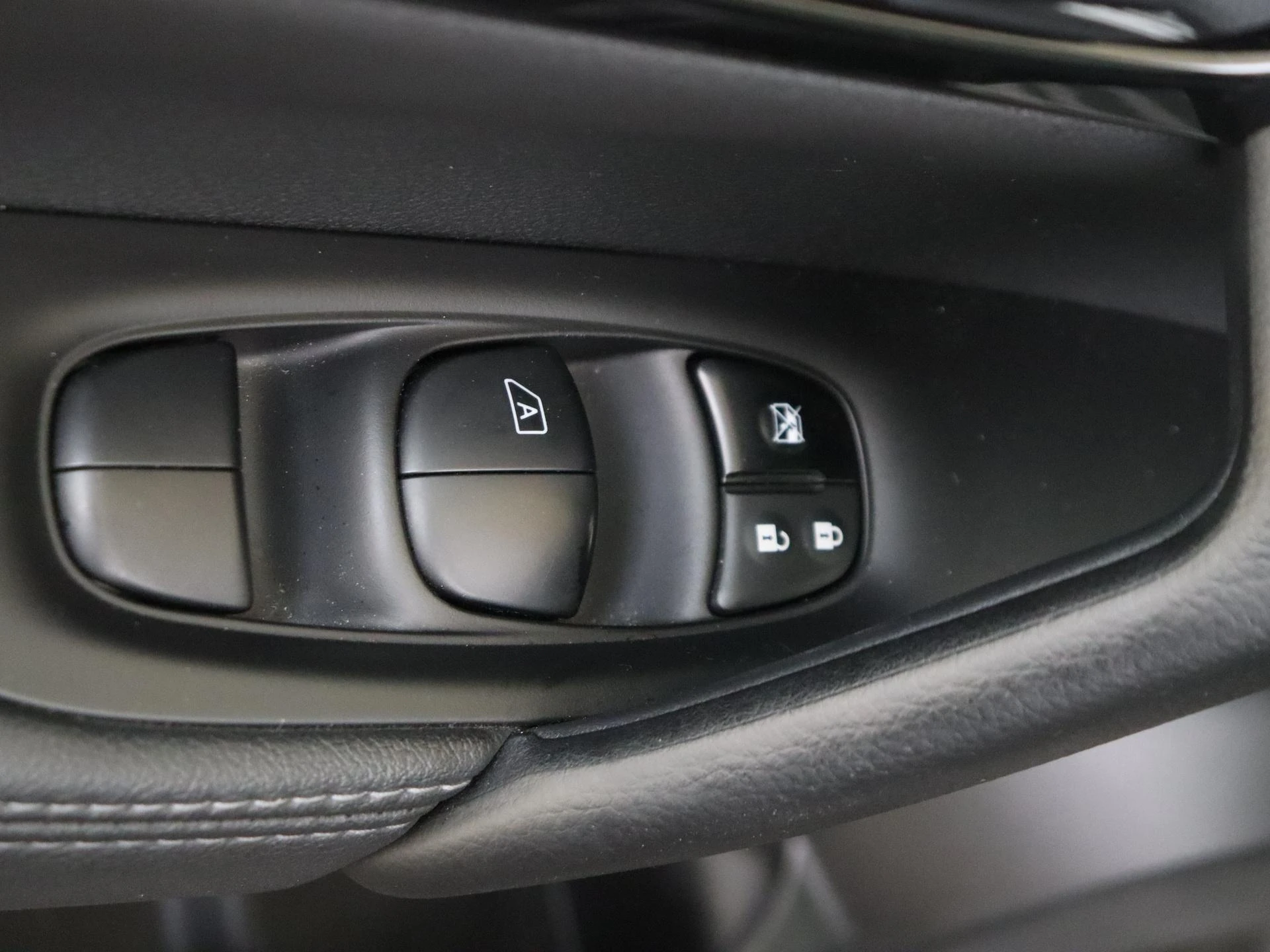 Nissan-QASHQAI-image-25
