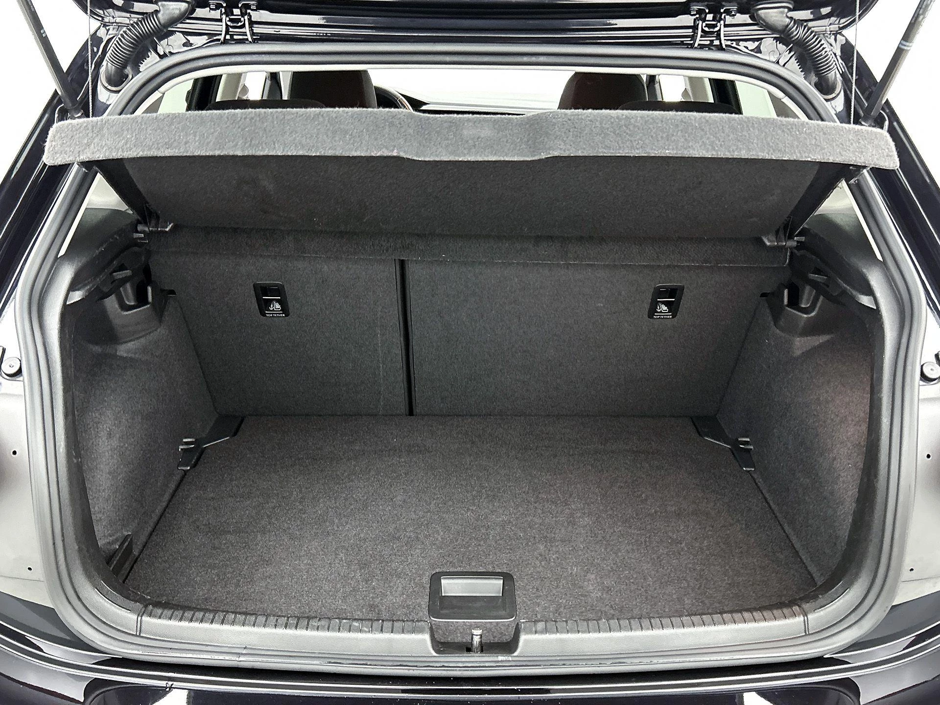 Volkswagen-Polo-image-27