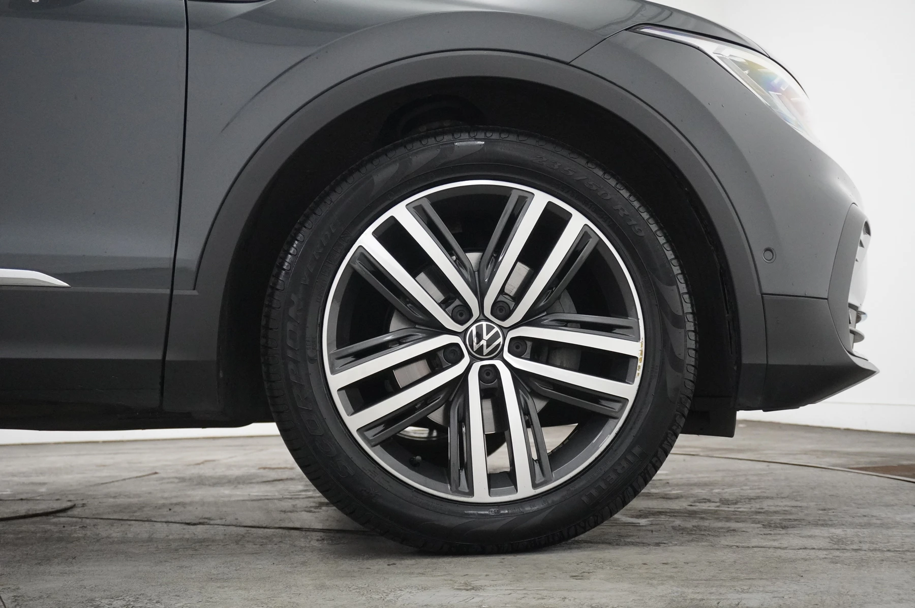 Volkswagen-Tiguan-image-22
