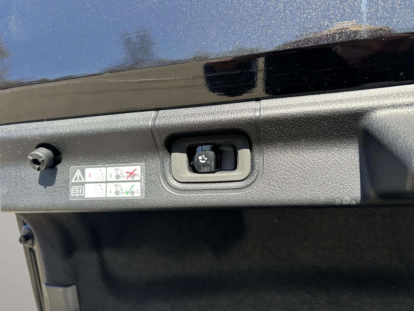 Mercedes-Benz-EQE-image-21