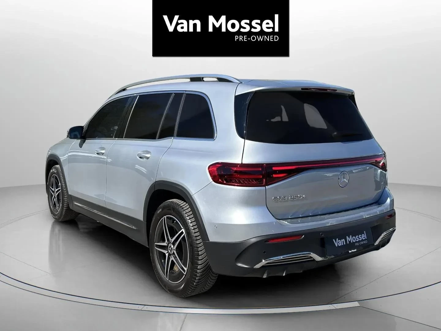 Mercedes-Benz-EQB-image-6