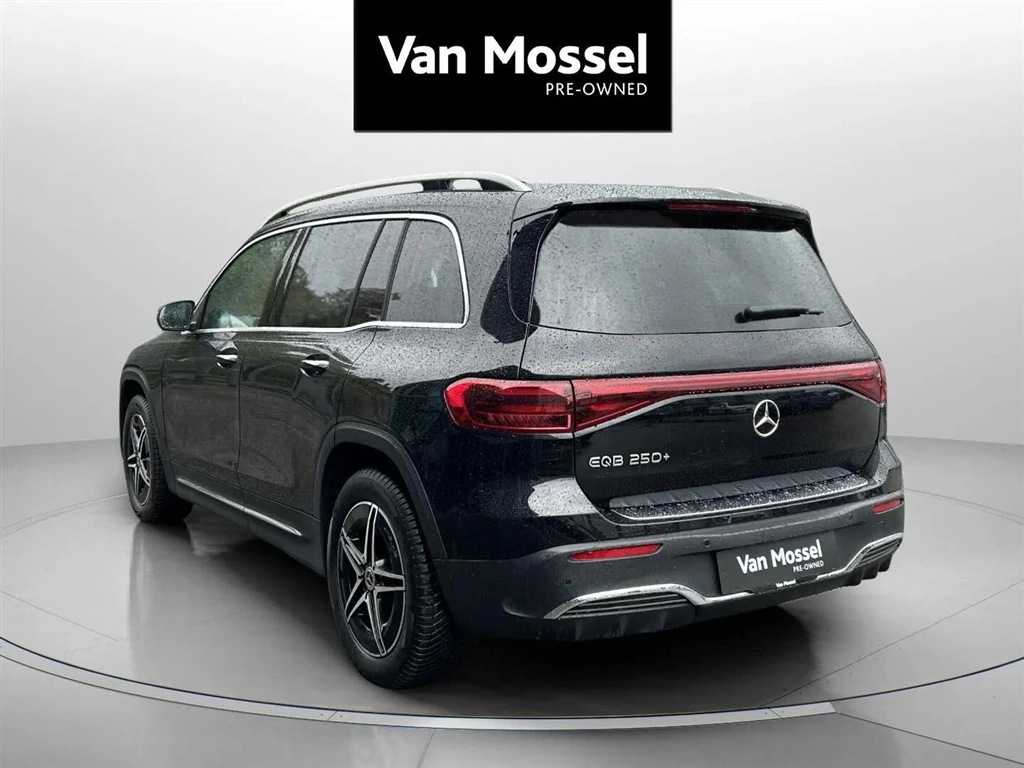 Mercedes-Benz-EQB-image-6