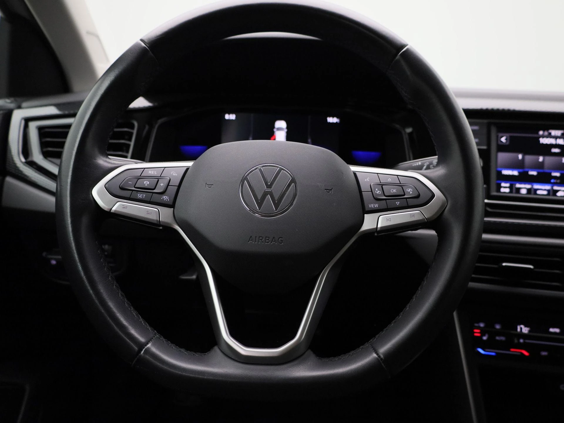 Volkswagen-Polo-image-6
