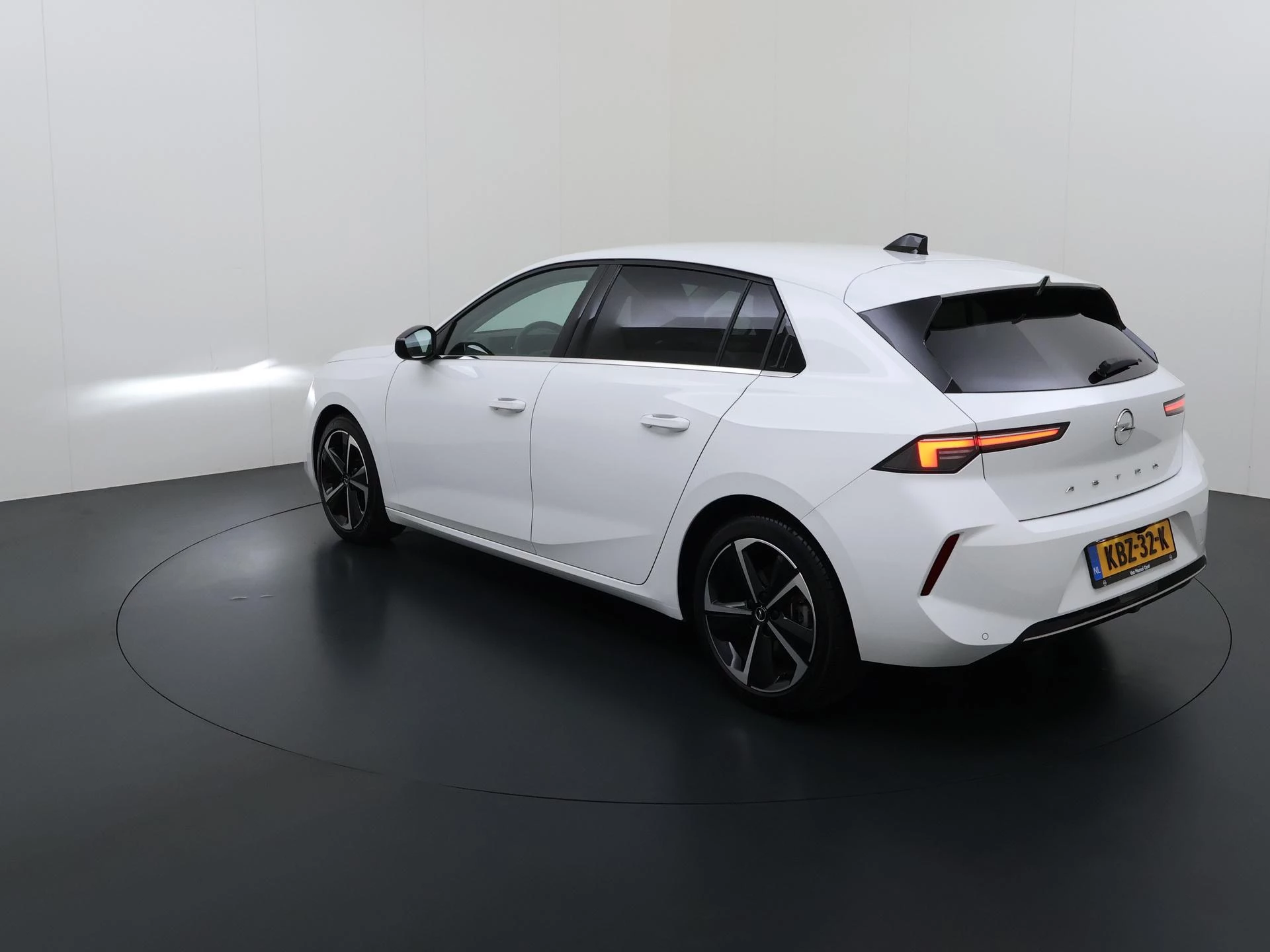 Opel-Astra-image-2