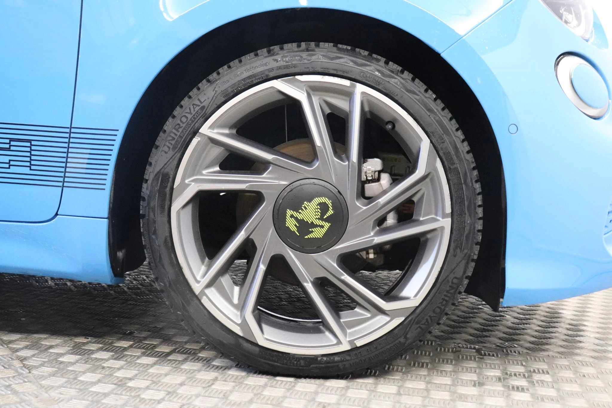 Abarth-500e-image-8