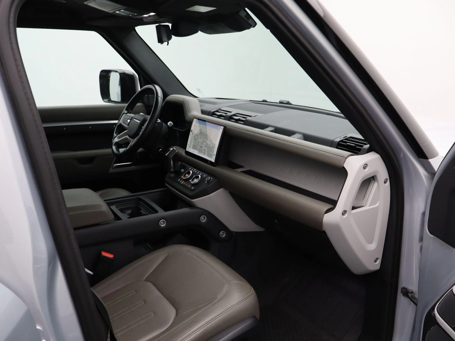Land Rover-Defender-image-35