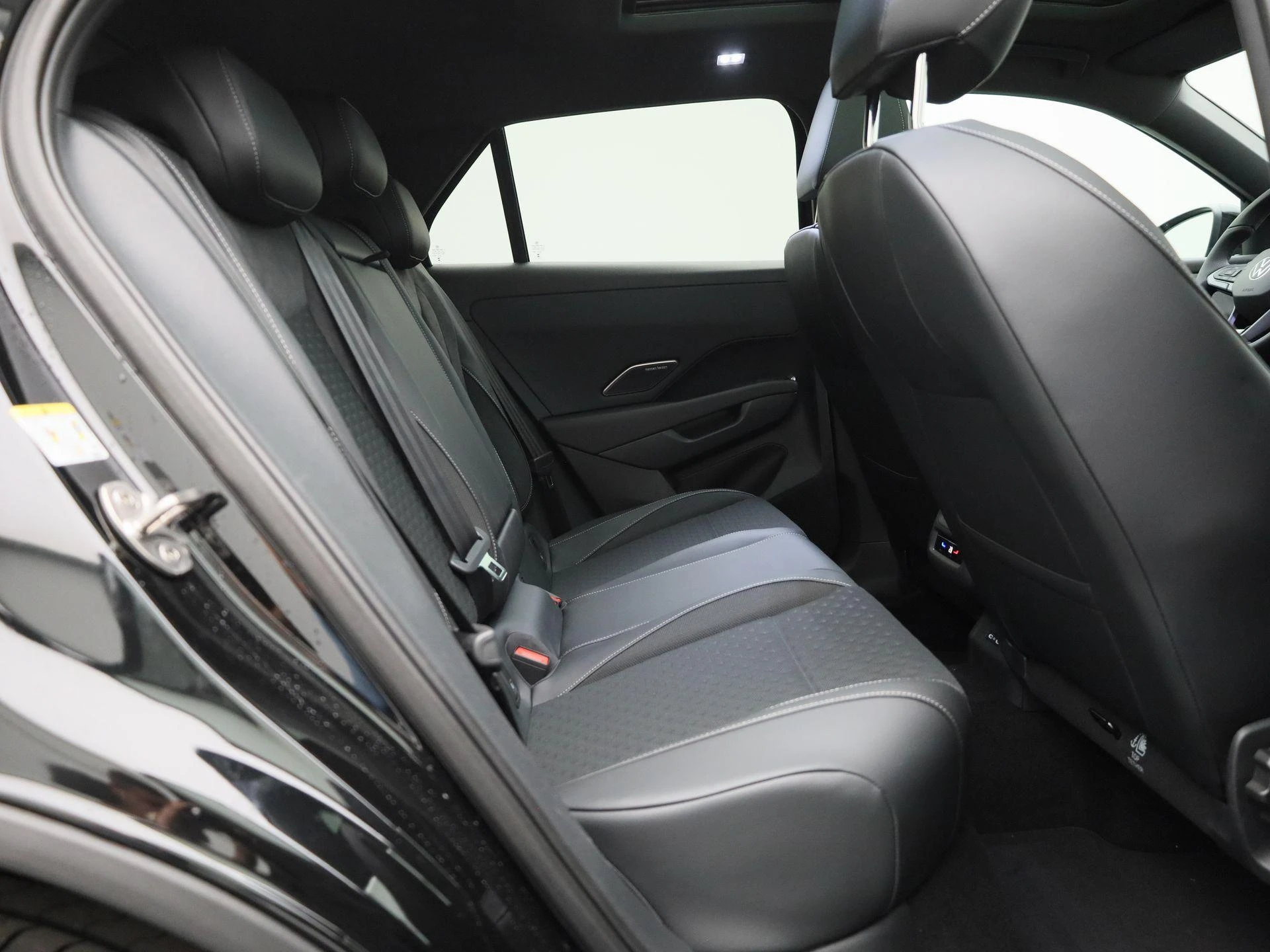 Volkswagen-T-Roc-image-46
