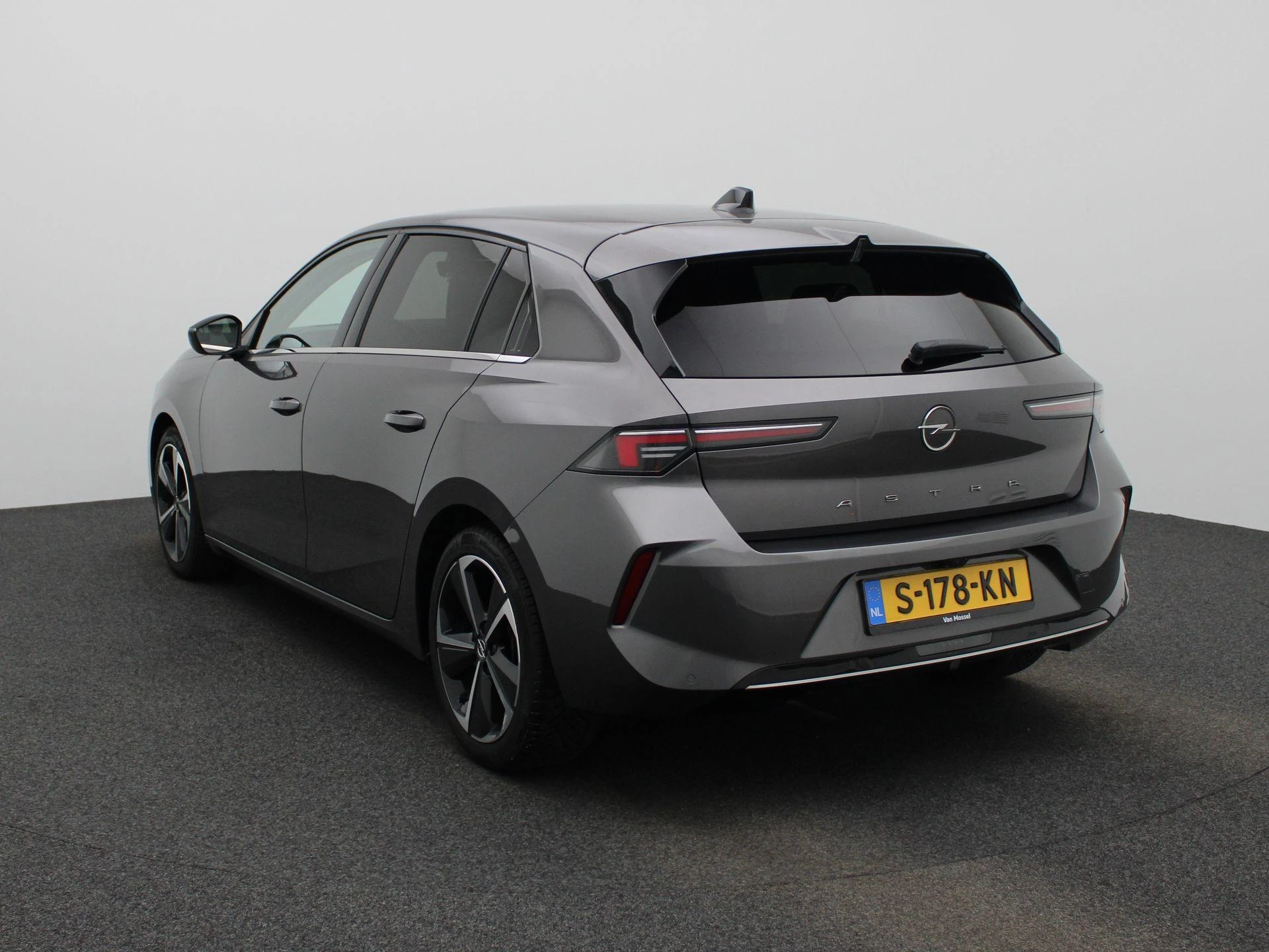 Opel-Astra-image-1