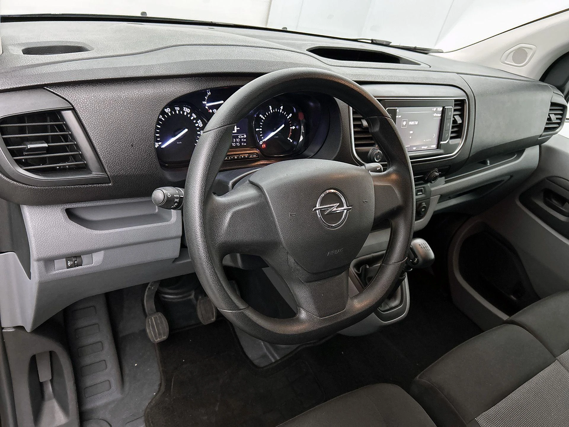 Opel-Vivaro-image-11