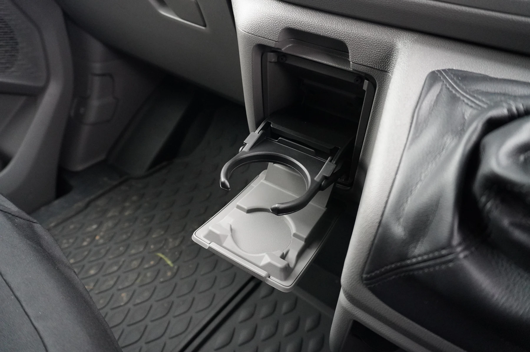 Volkswagen-Transporter-image-42