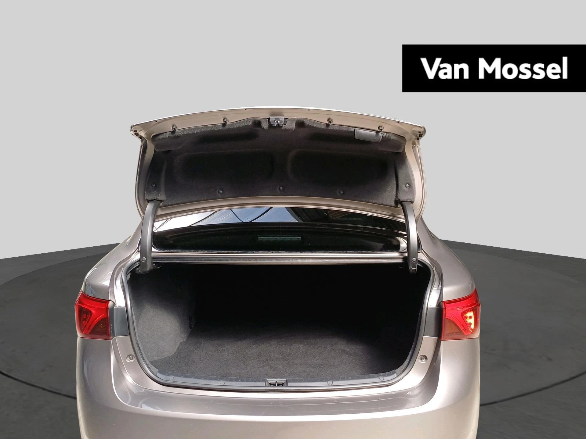 Toyota-Avensis-image-6