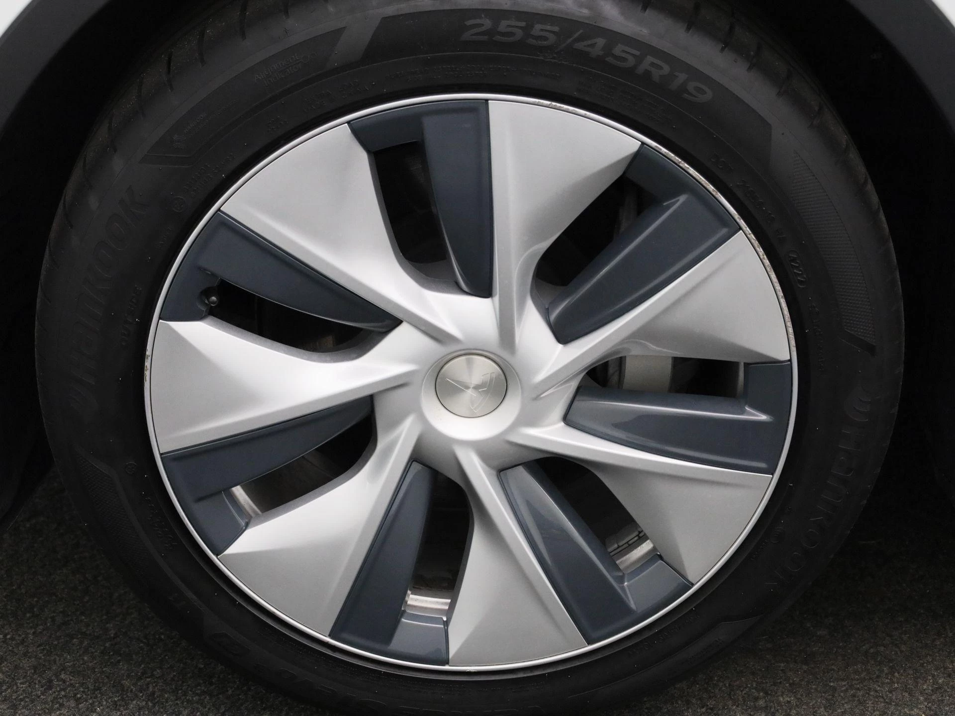 Tesla-Model Y-image-13