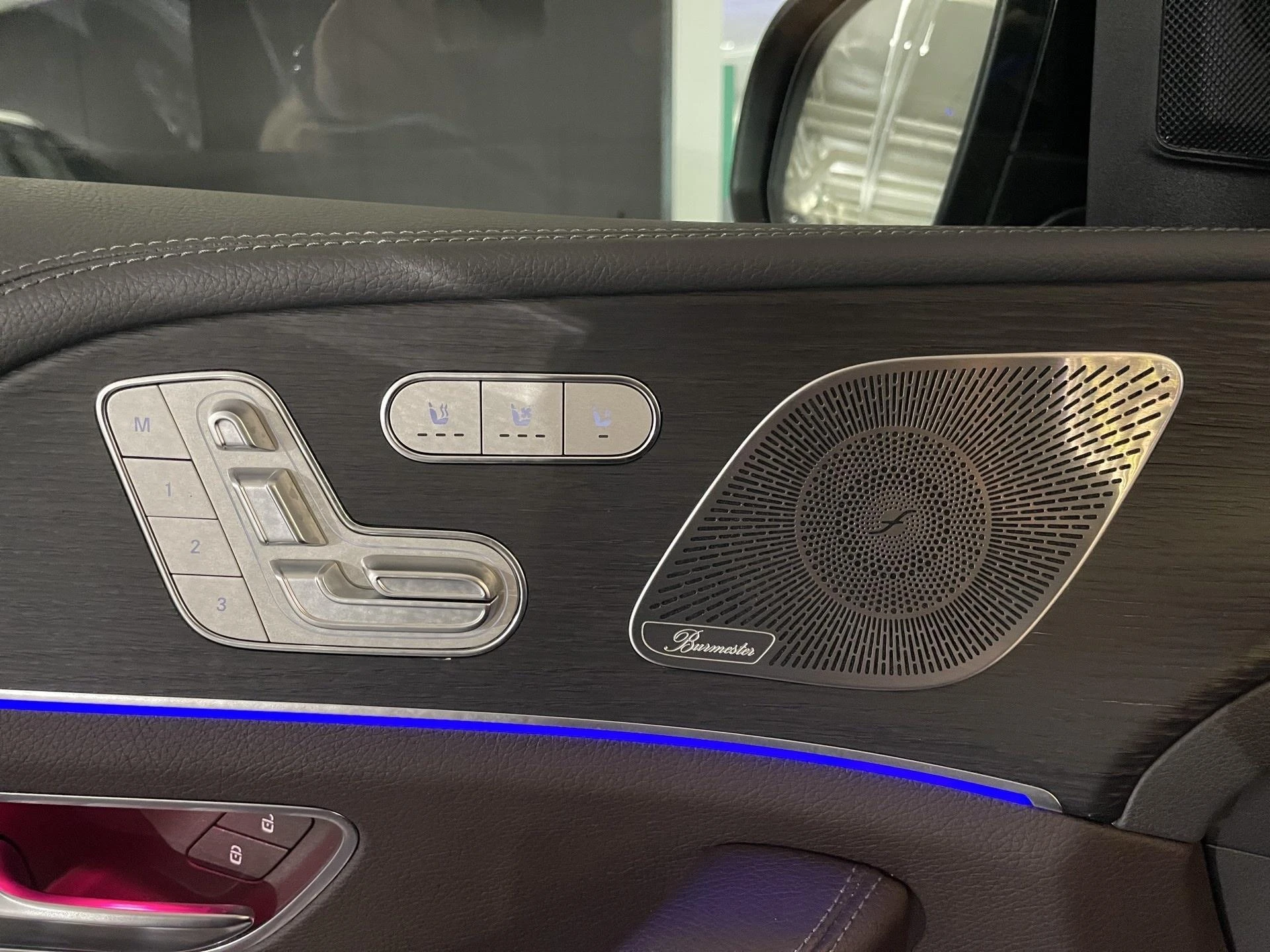 Mercedes-Benz-GLS-image-15
