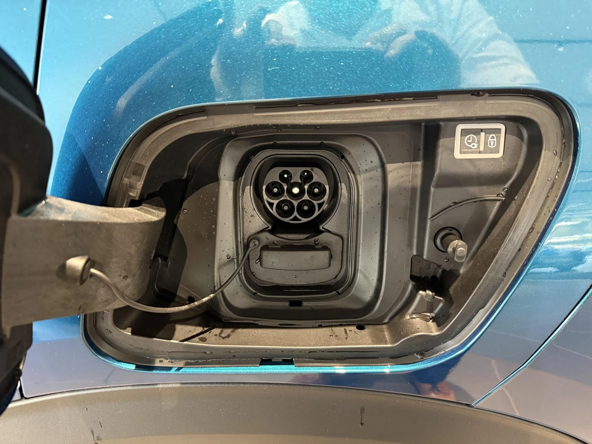 Peugeot-e-2008-image-18