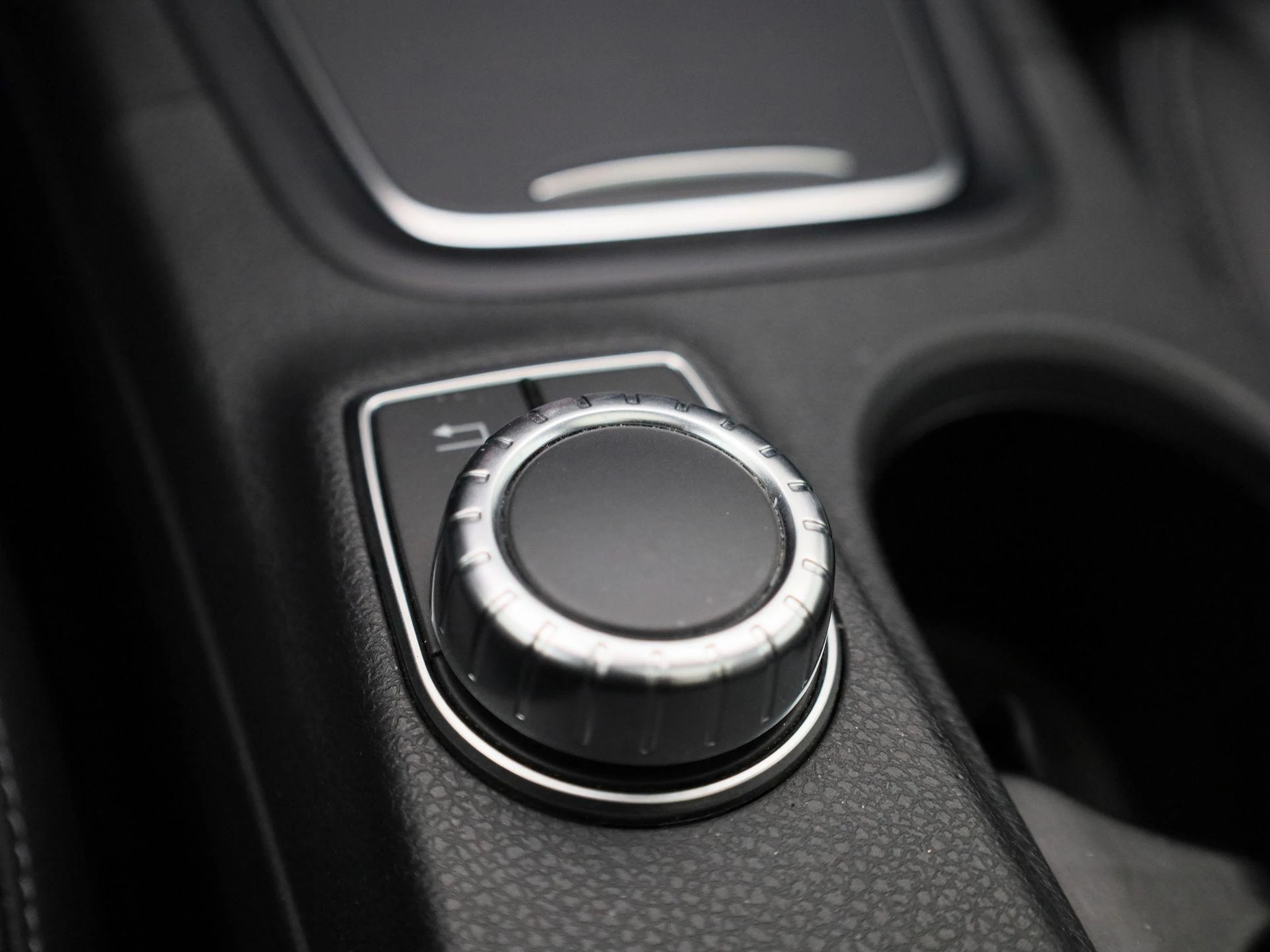 Mercedes-Benz-B-Klasse-image-24