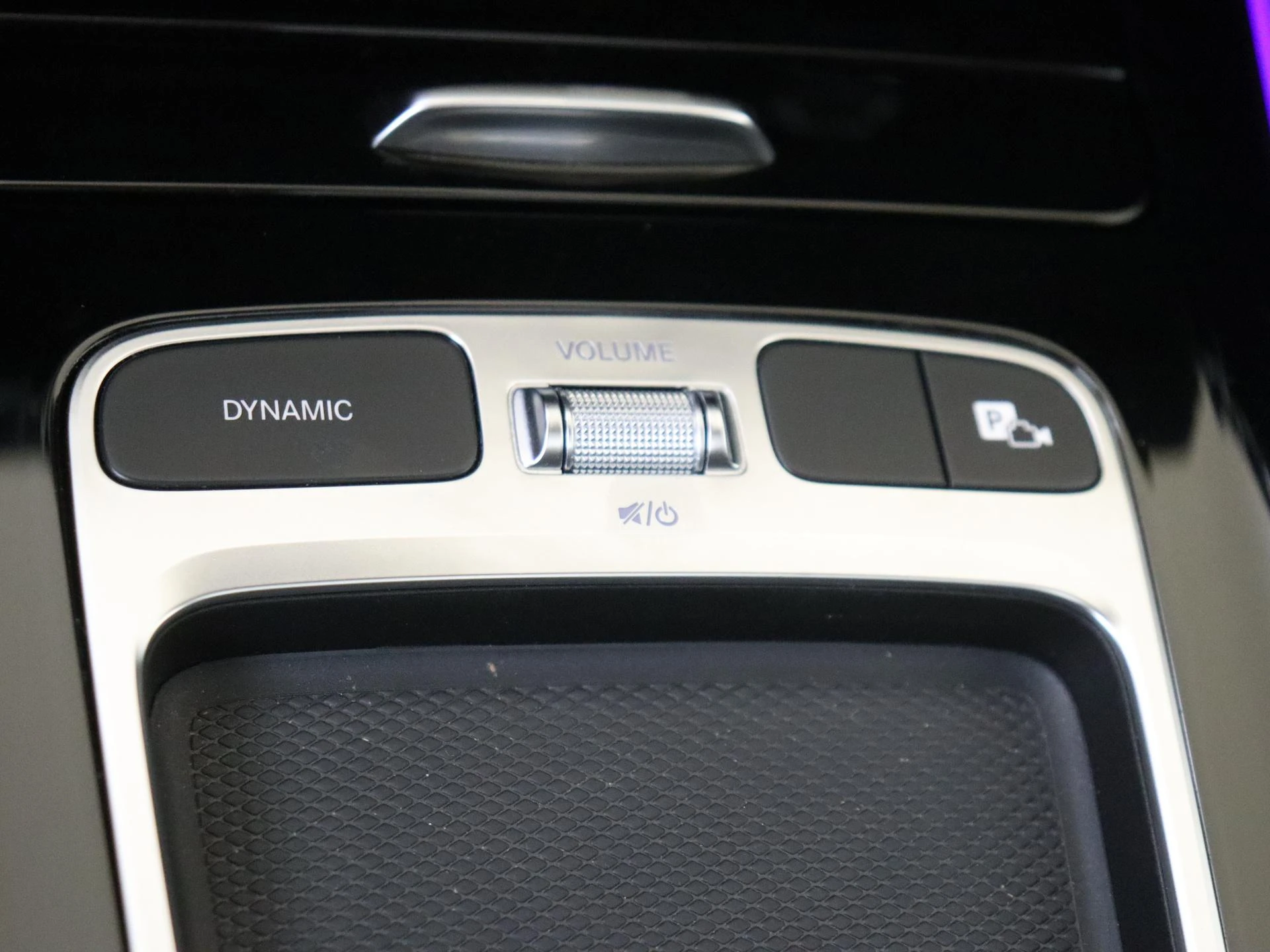 Mercedes-Benz-GLA-image-20