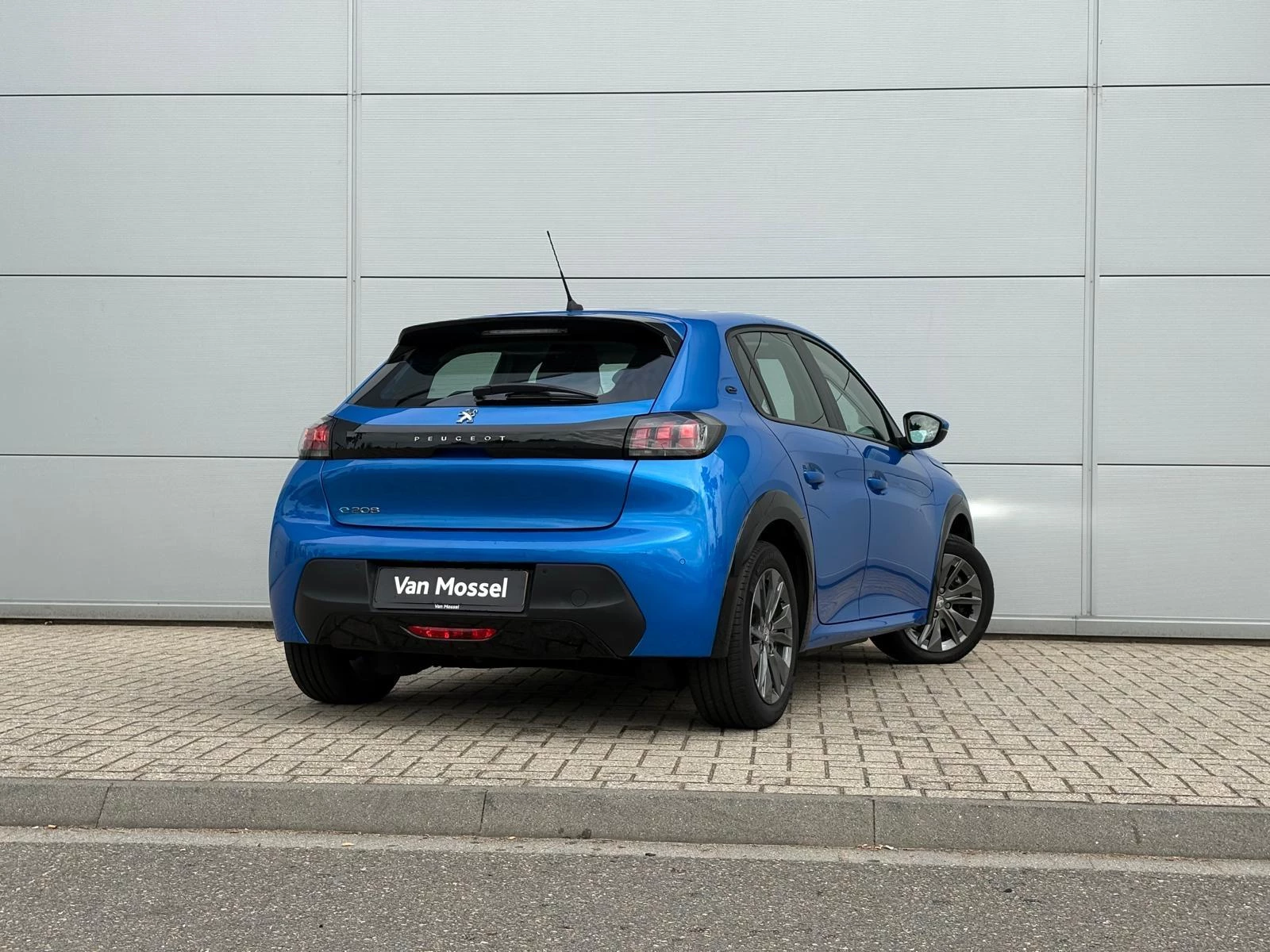 Peugeot-e-208-image-5