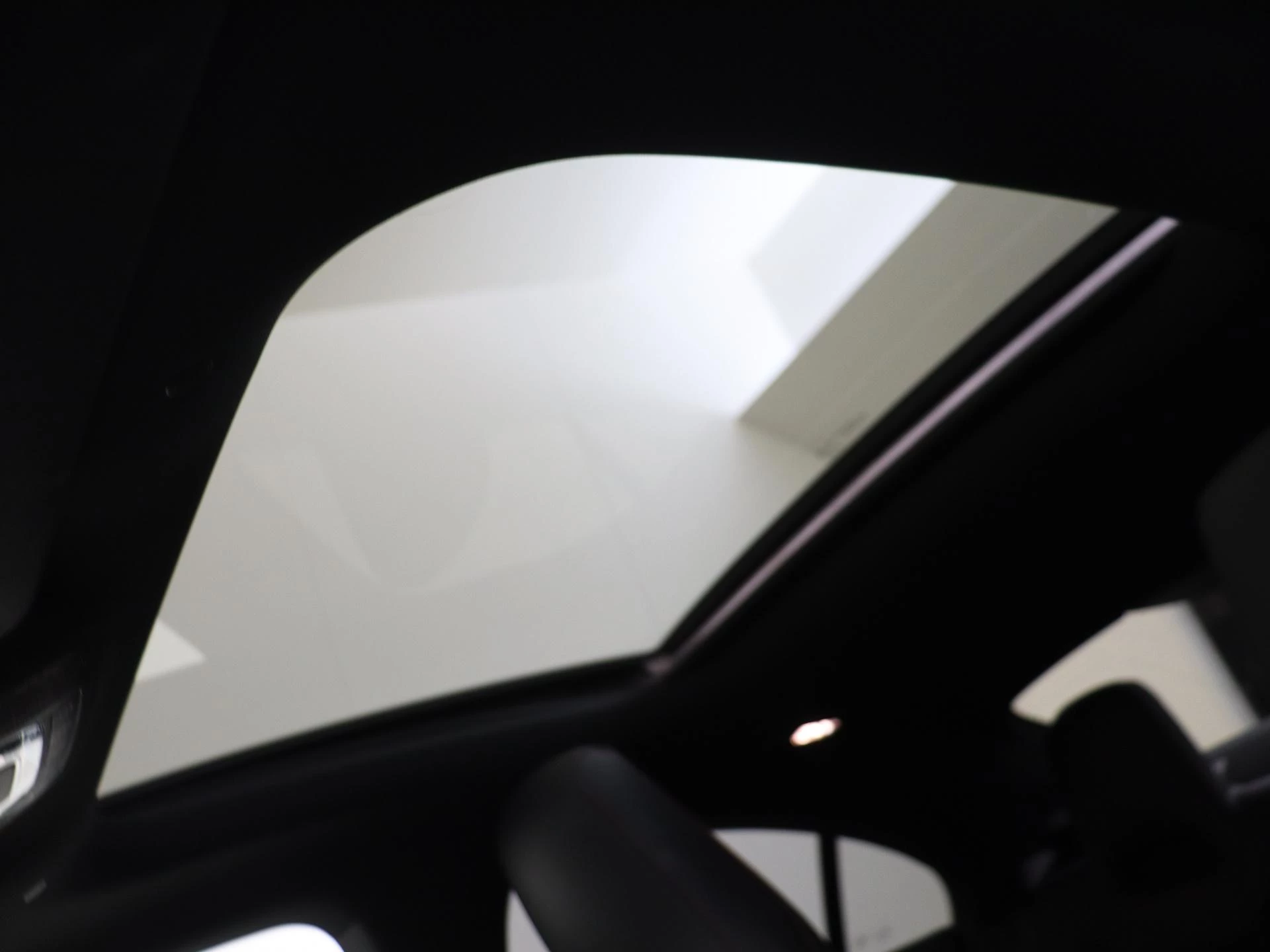 Mercedes-Benz-CLA-image-27