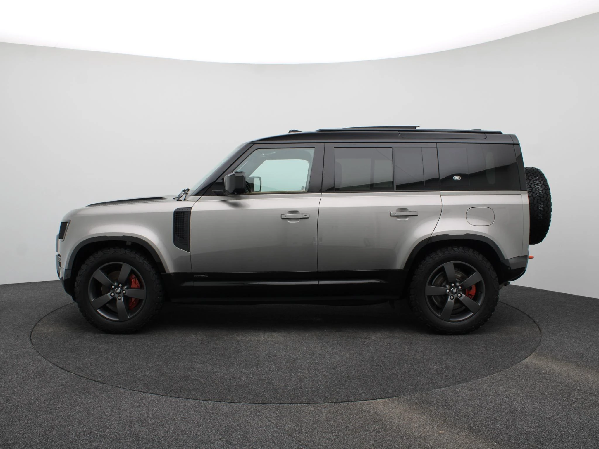 Land Rover-Defender-image-3