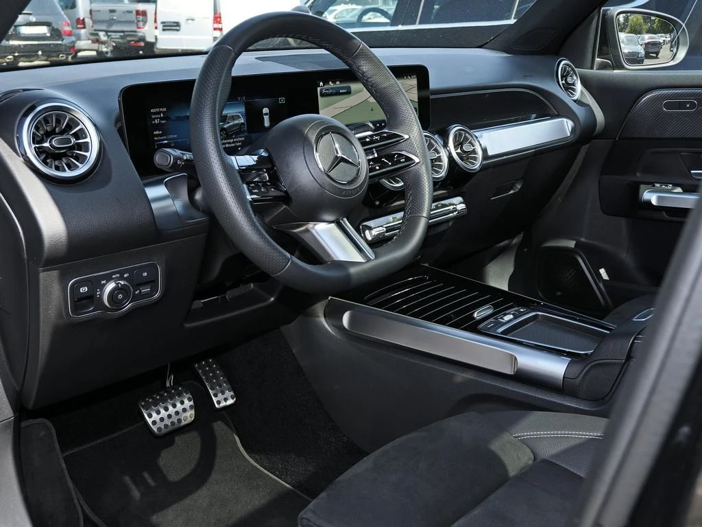 Mercedes-Benz-GLB 200 d-image-8