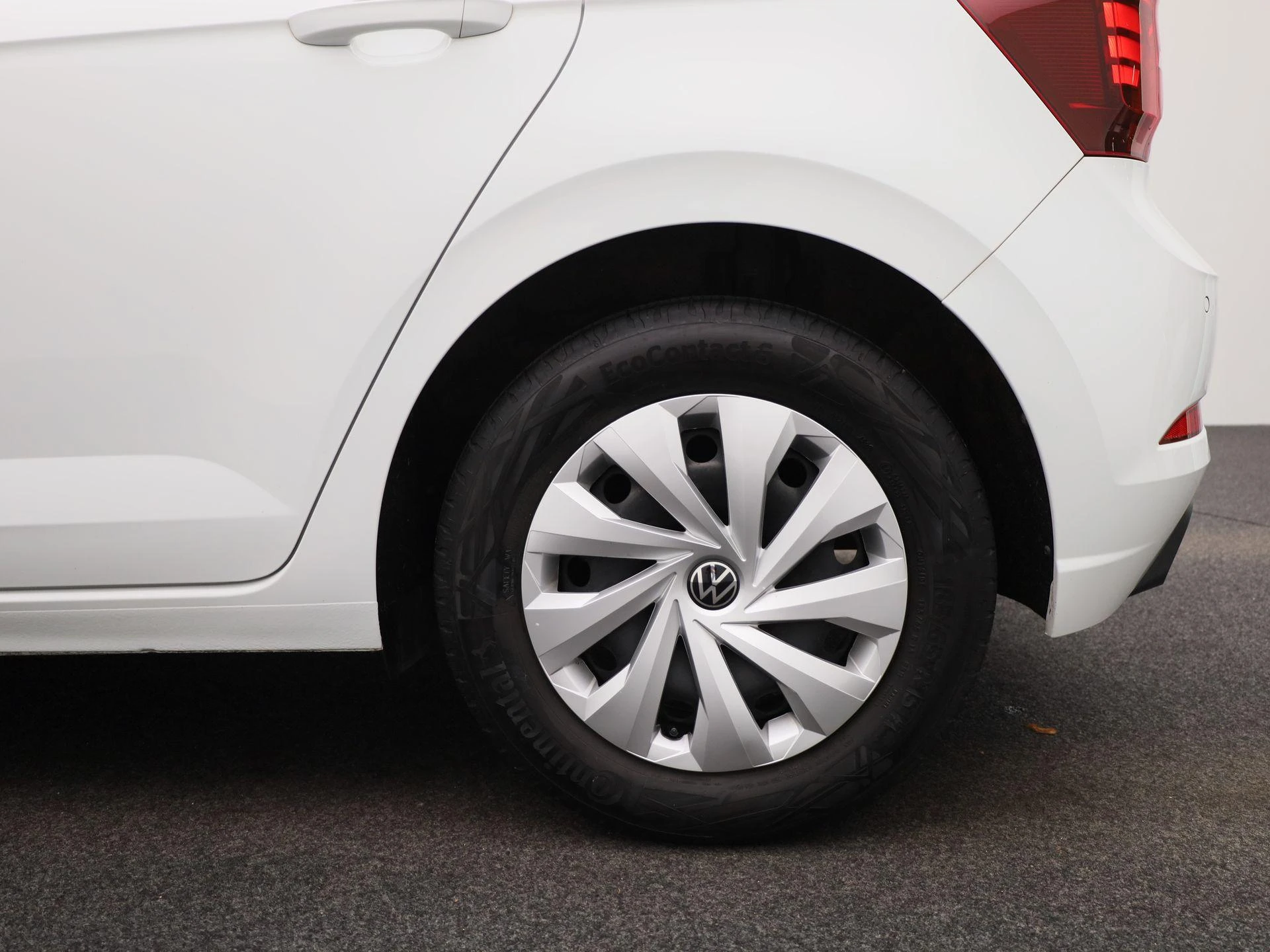 Volkswagen-Polo-image-12