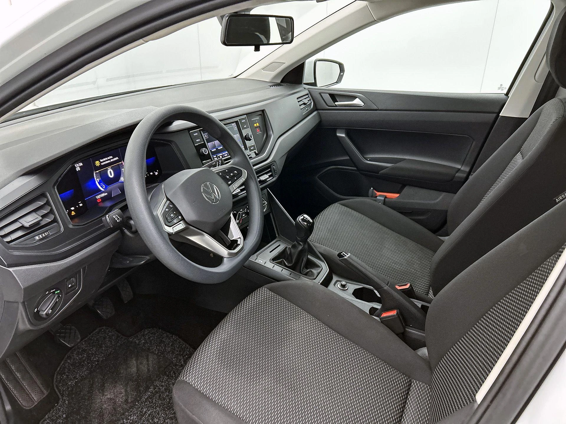 Volkswagen-Polo-image-14