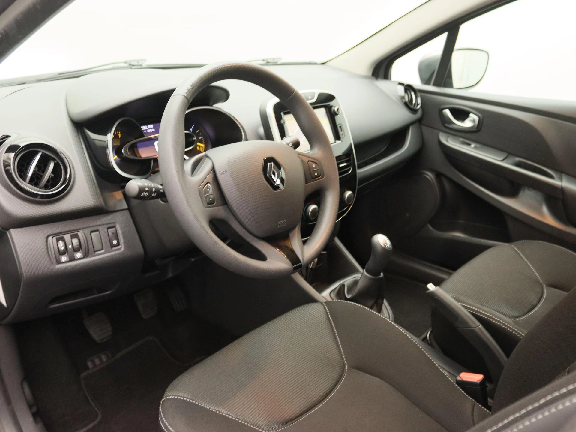 Renault-Clio-image-21