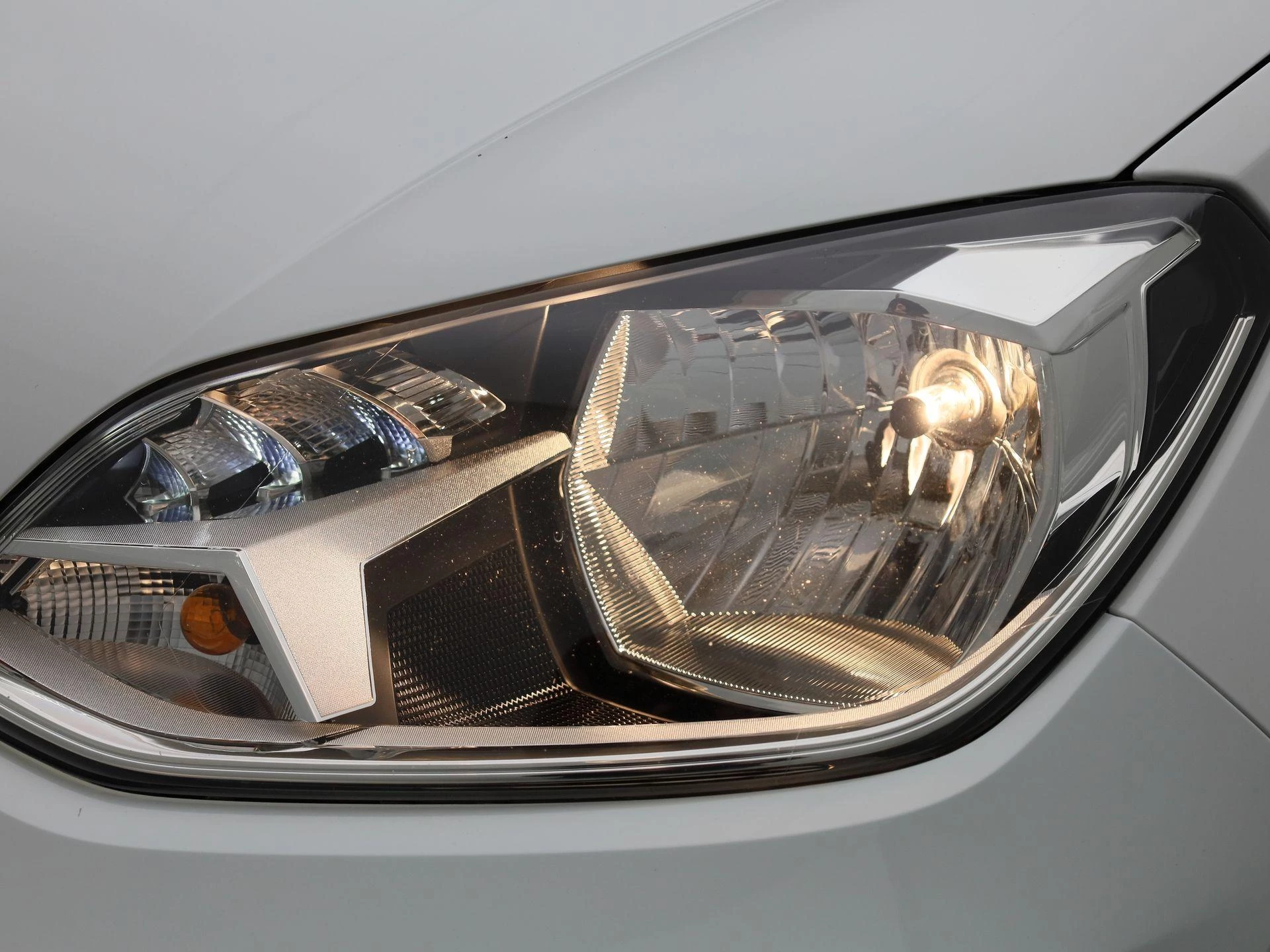 Volkswagen-up!-image-12