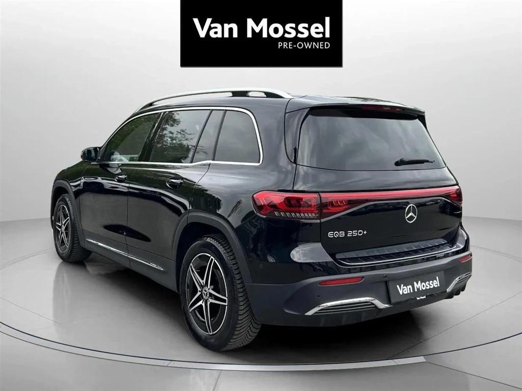 Mercedes-Benz-EQB-image-6