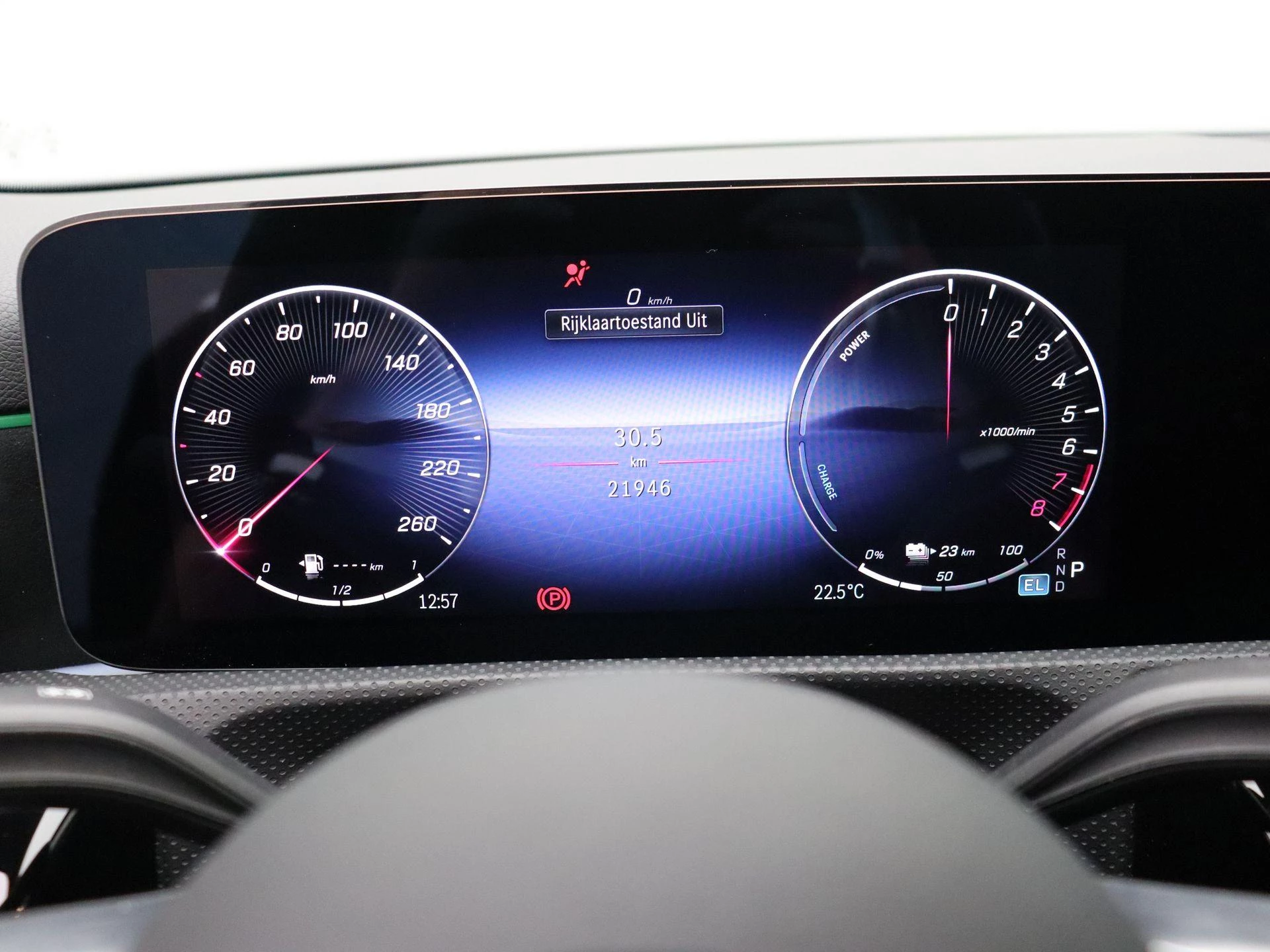 Mercedes-Benz A-Klasse 250 e AMG Line + PANO DAK + MULTIBEAM LED + CARPLAY +