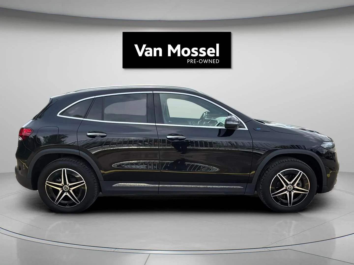 Mercedes-Benz-EQA-image-5