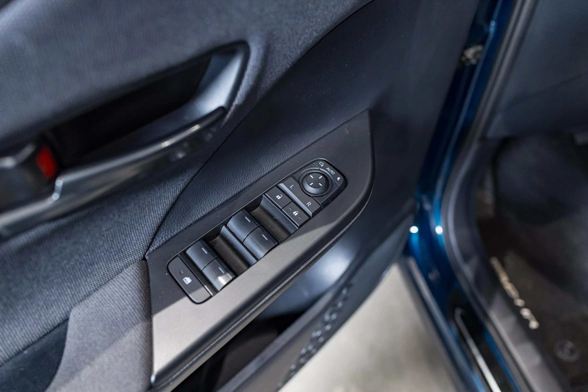 Toyota C-HR 1.8 VVT i-Hybrid C-Lub Mono-Tone E-CVT