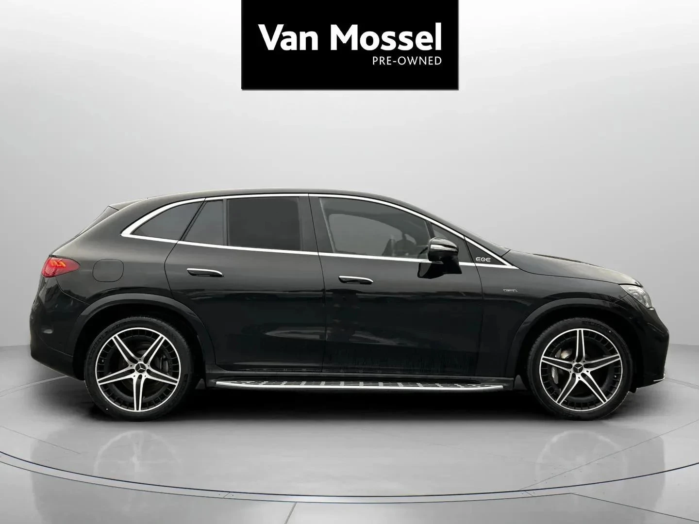 Mercedes-Benz-EQE-image-3