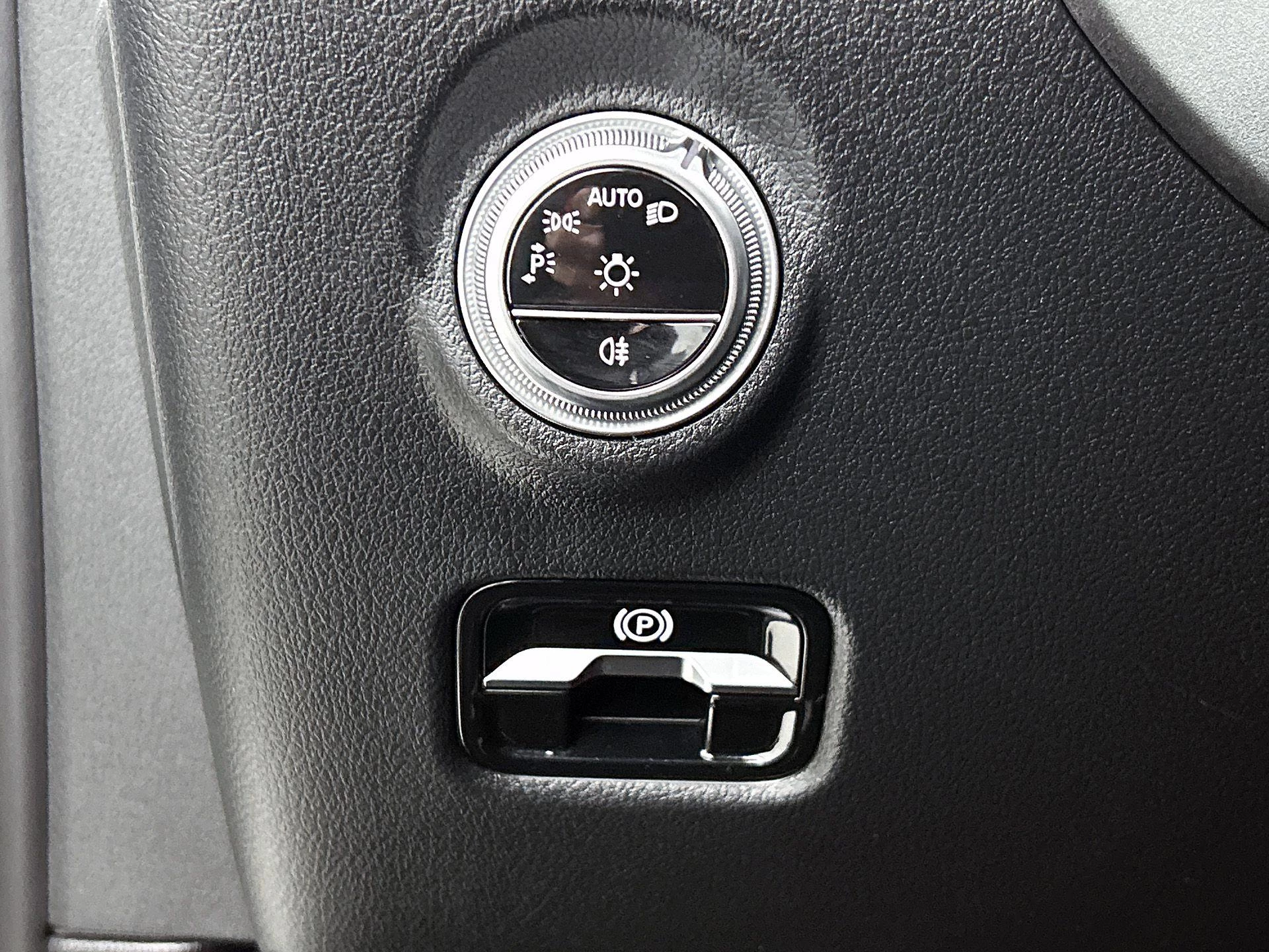 Mercedes-Benz-C-Klasse-image-15