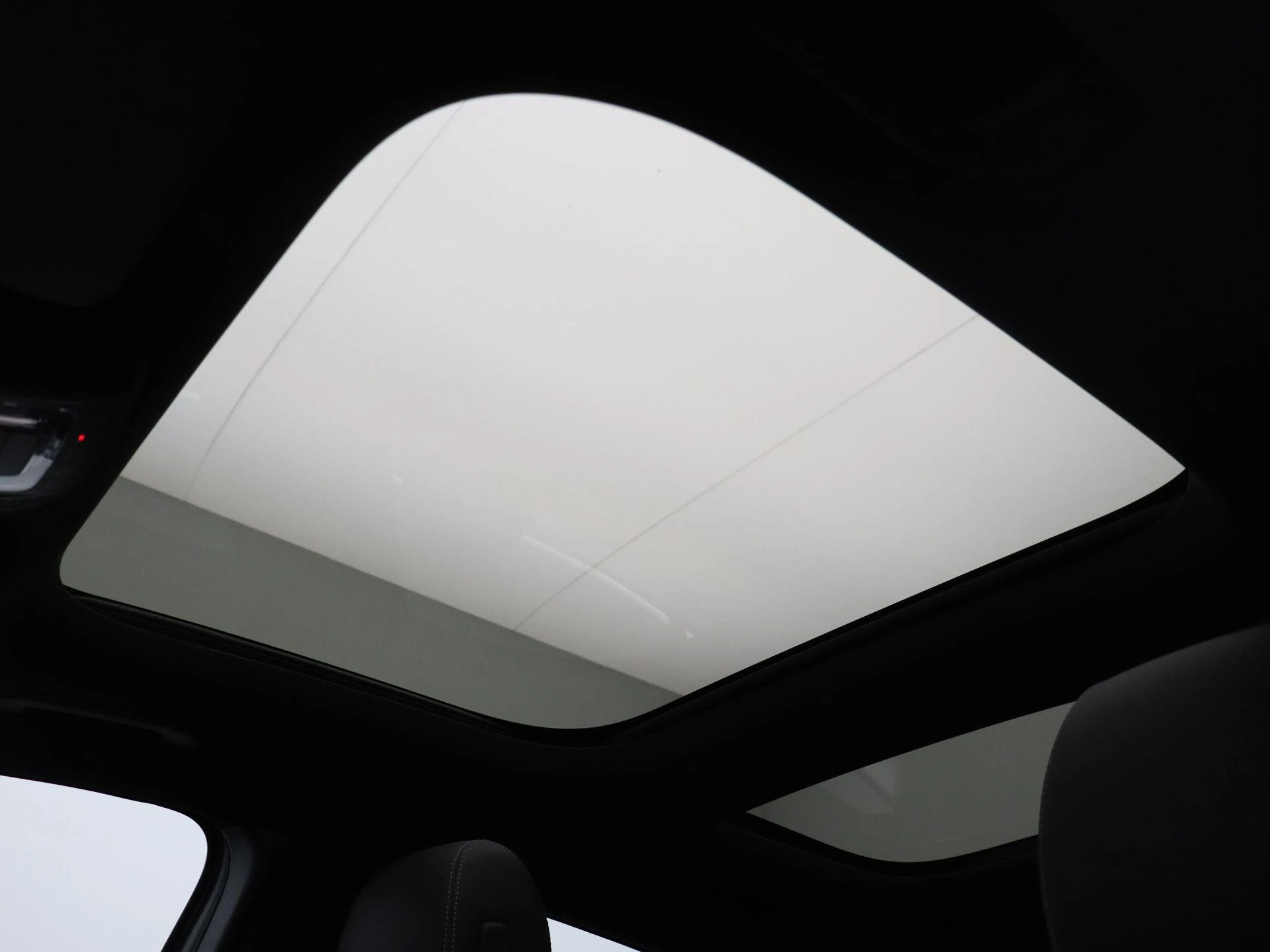 Mercedes-Benz-EQA-image-16