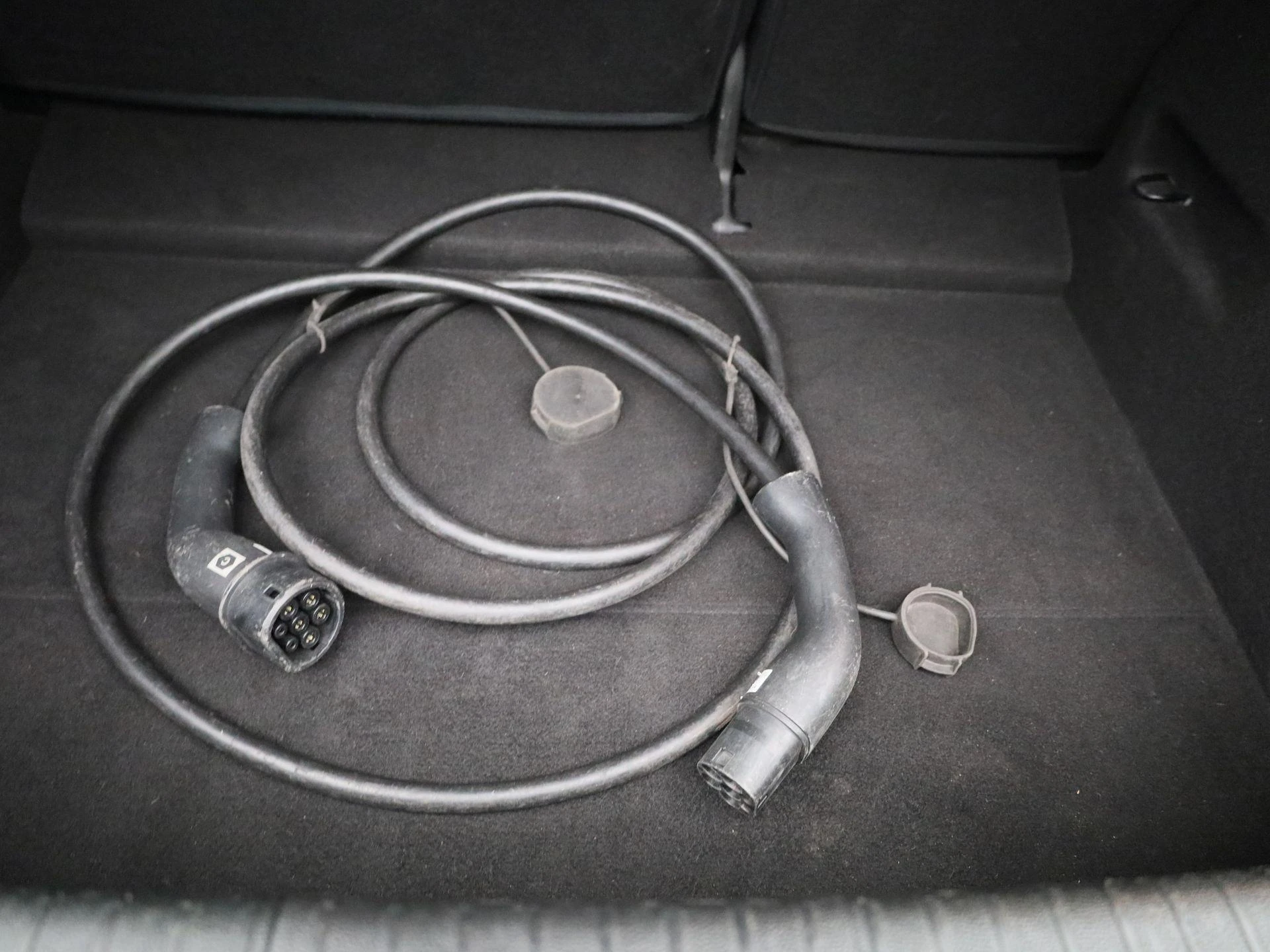Renault-Megane E-Tech-image-11