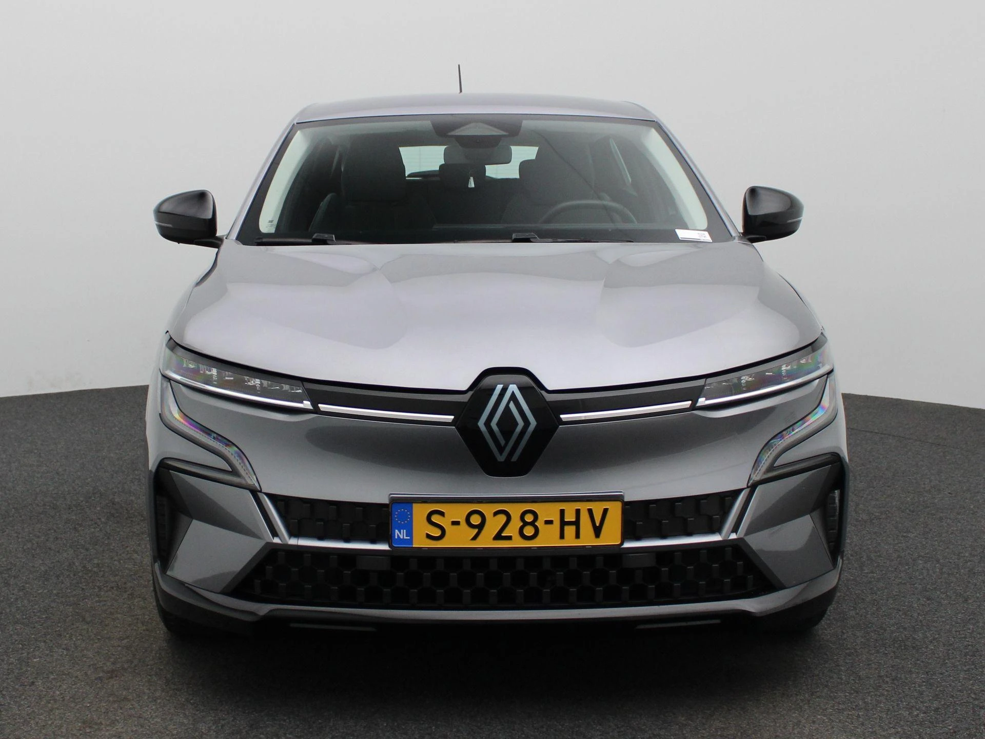 Renault-Megane E-Tech-image-2