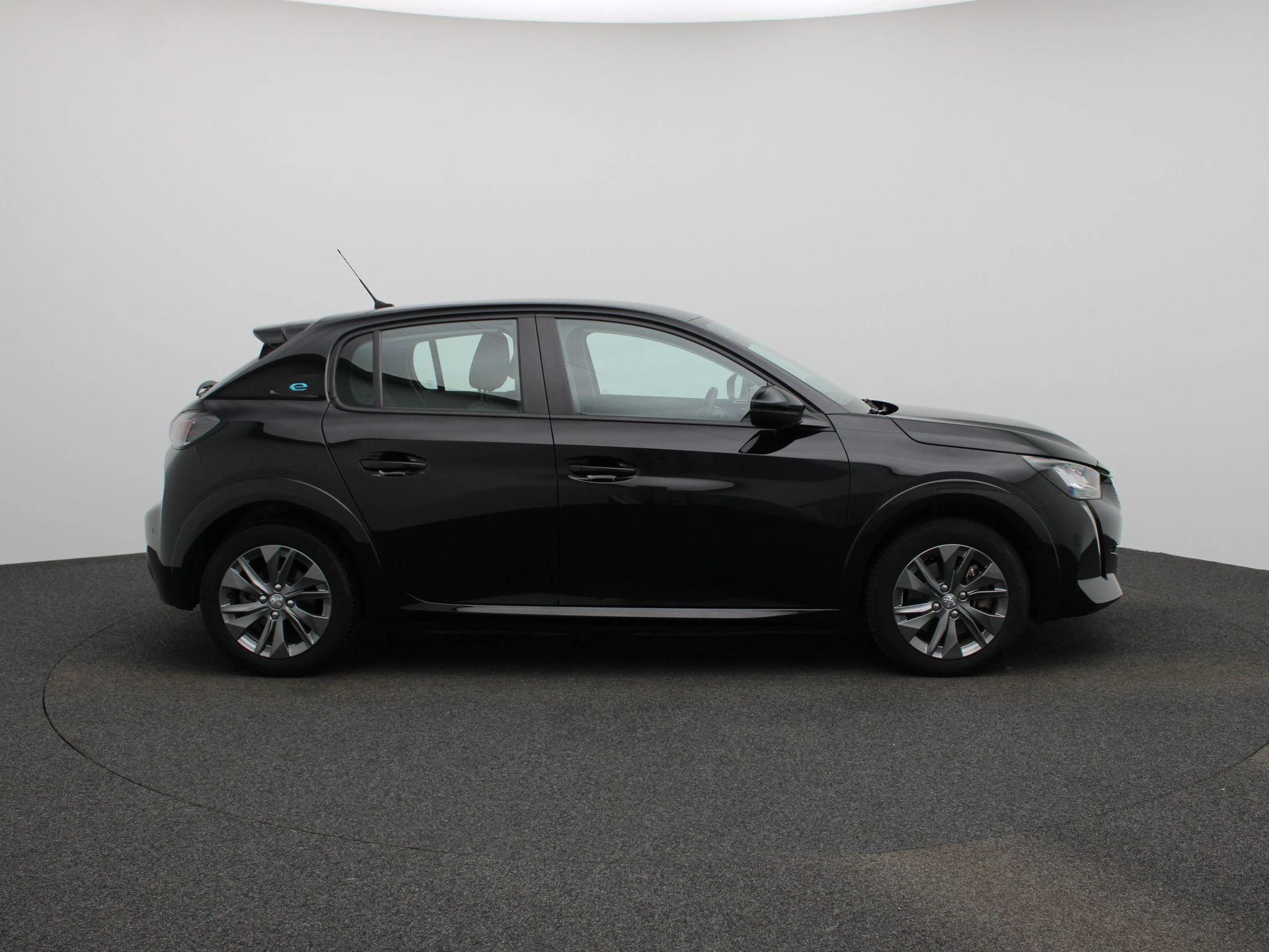 Peugeot-e-208-image-5