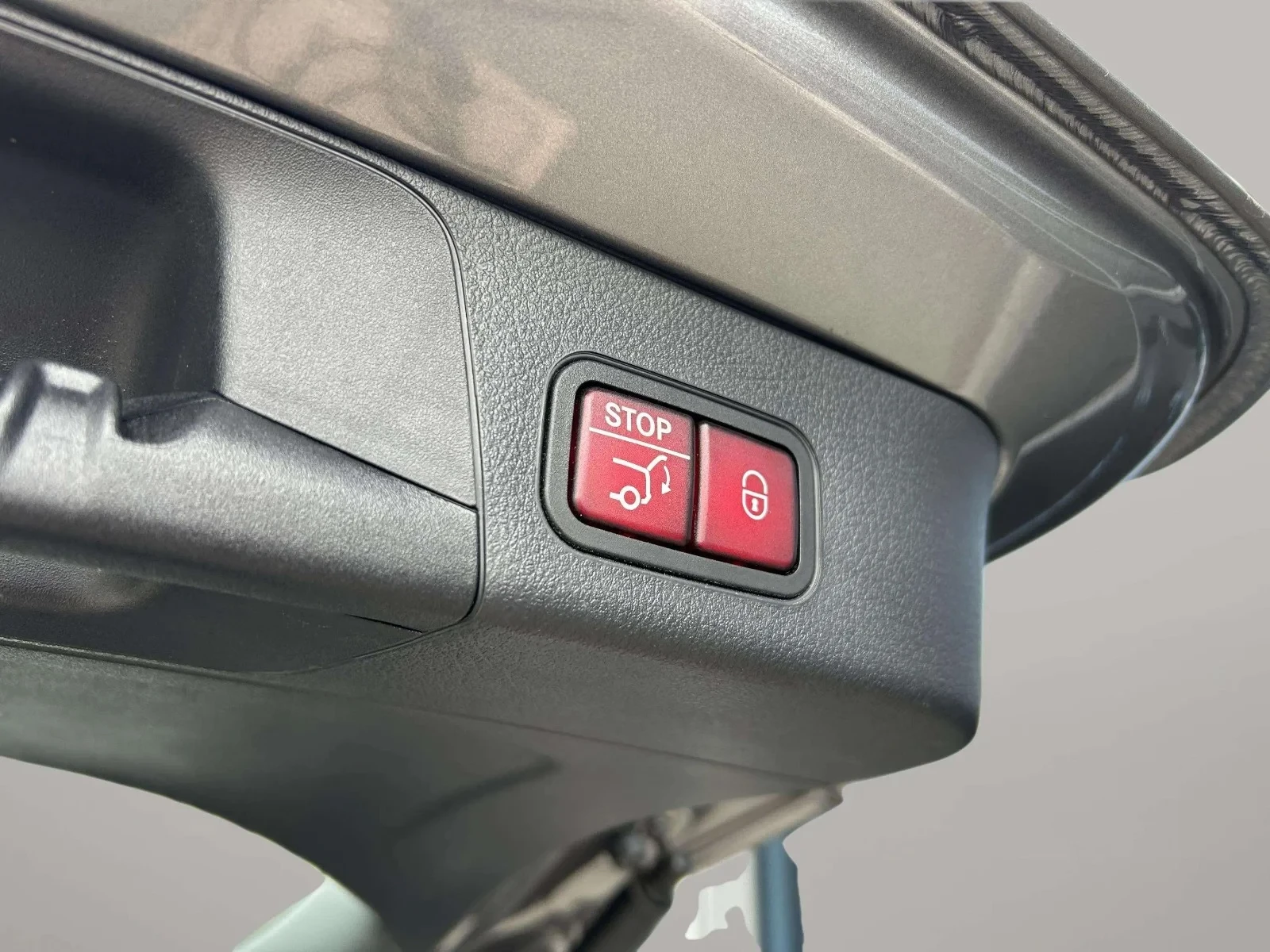 Mercedes-Benz-EQB-image-22