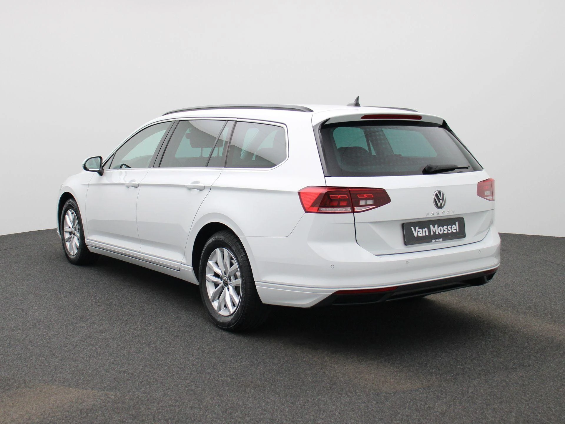Volkswagen-Passat-image-1