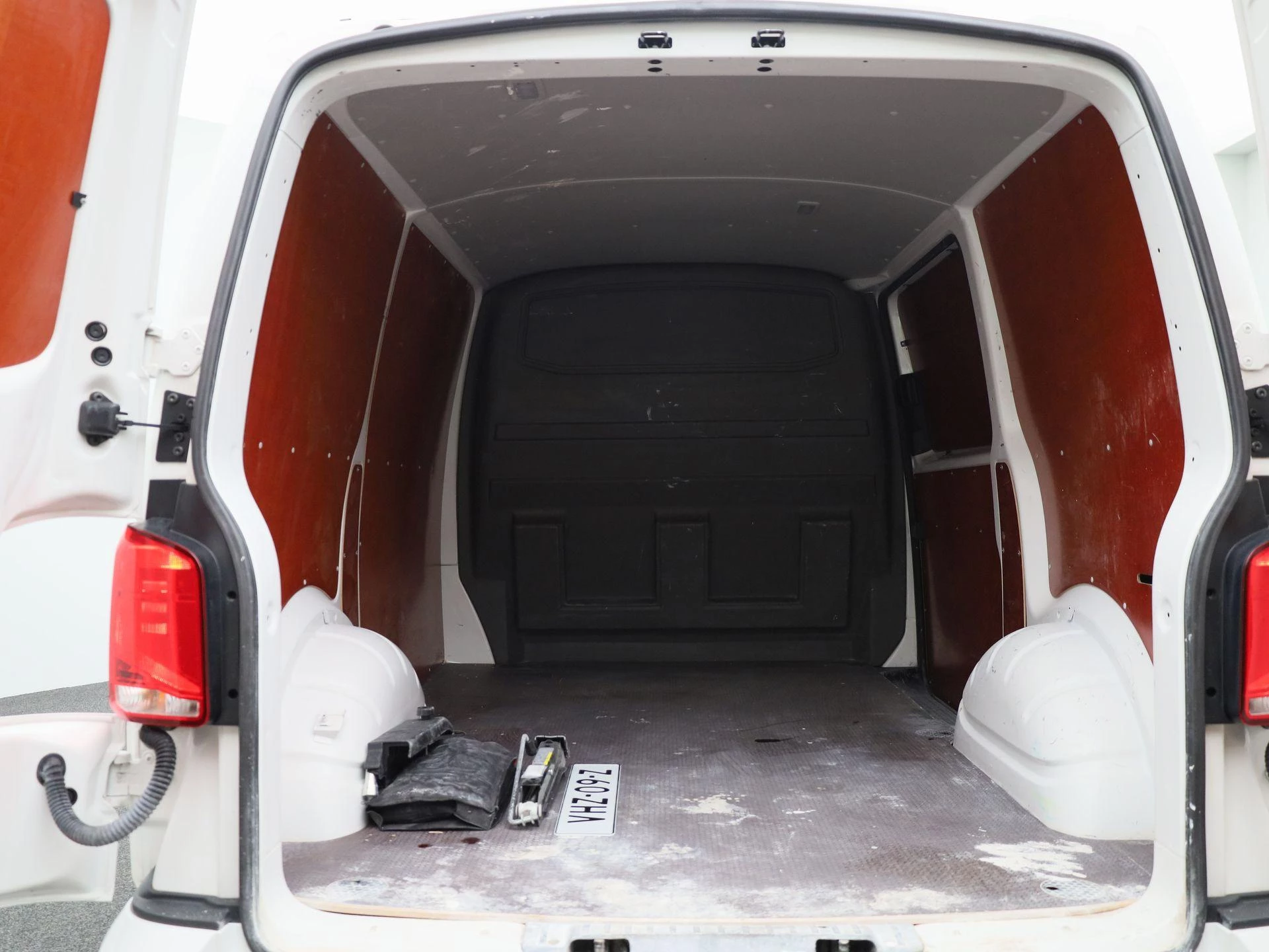 Volkswagen-Transporter-image-14