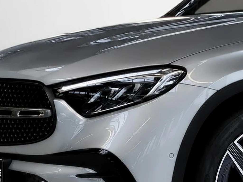Mercedes-Benz-GLC 300 d-image-4