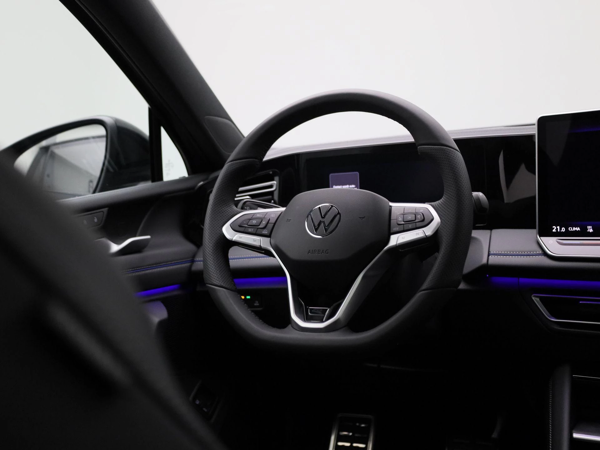 Volkswagen-Tiguan-image-9