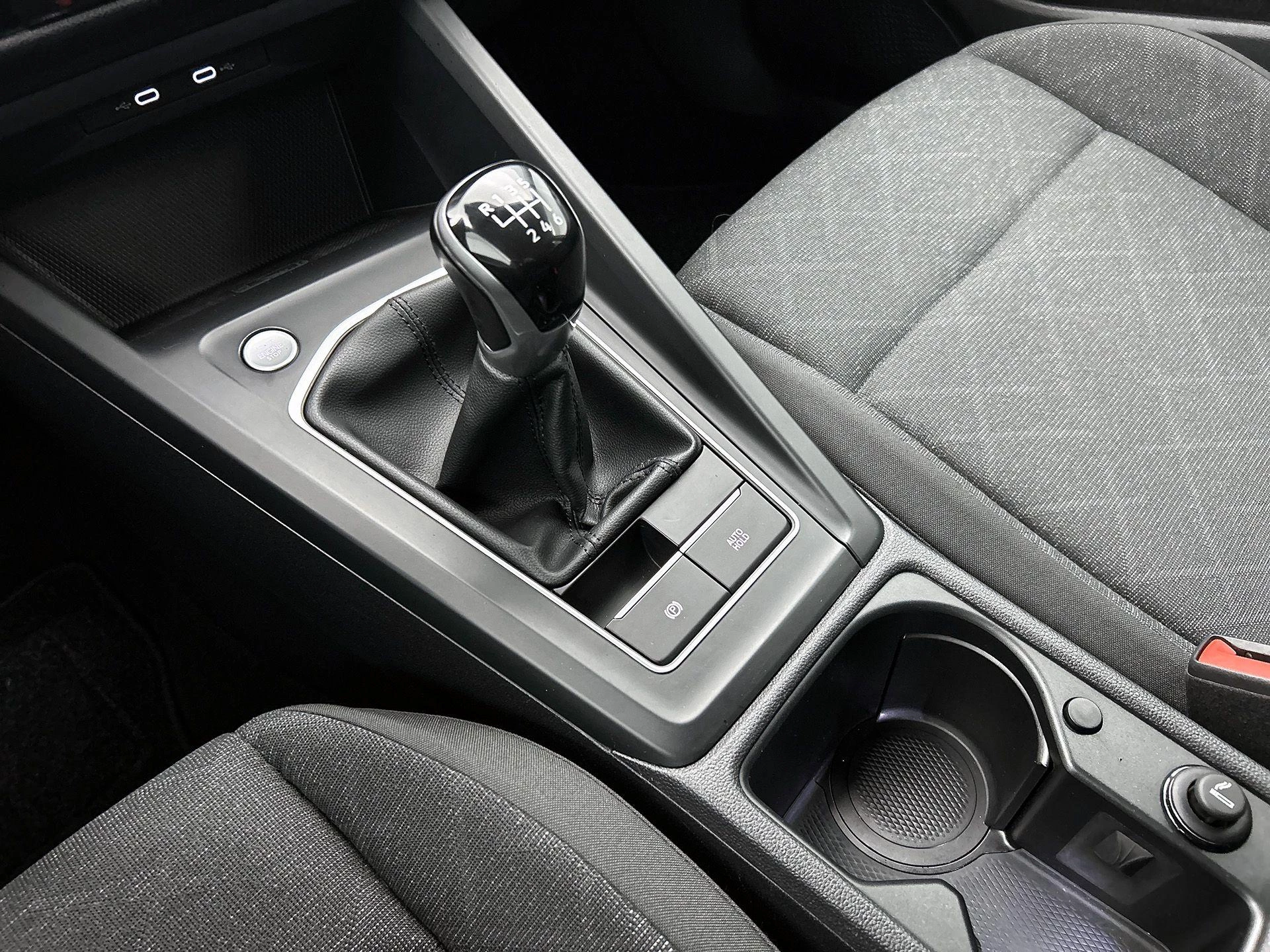 Volkswagen-Golf-image-34