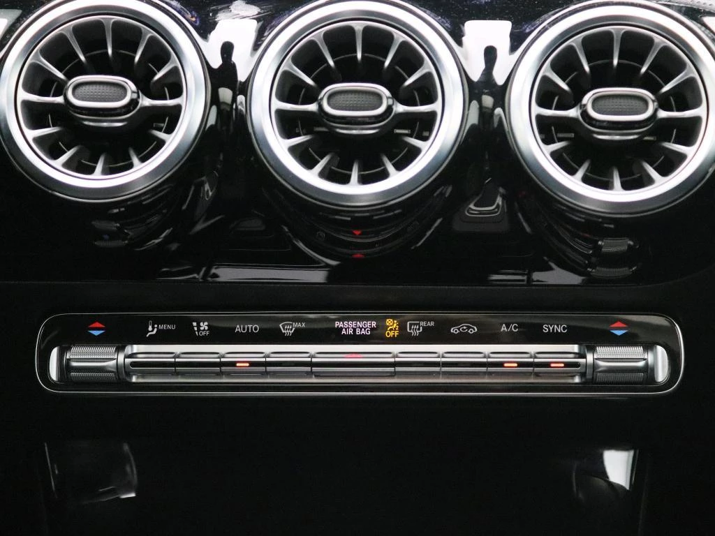 Mercedes-Benz-CLA-image-9