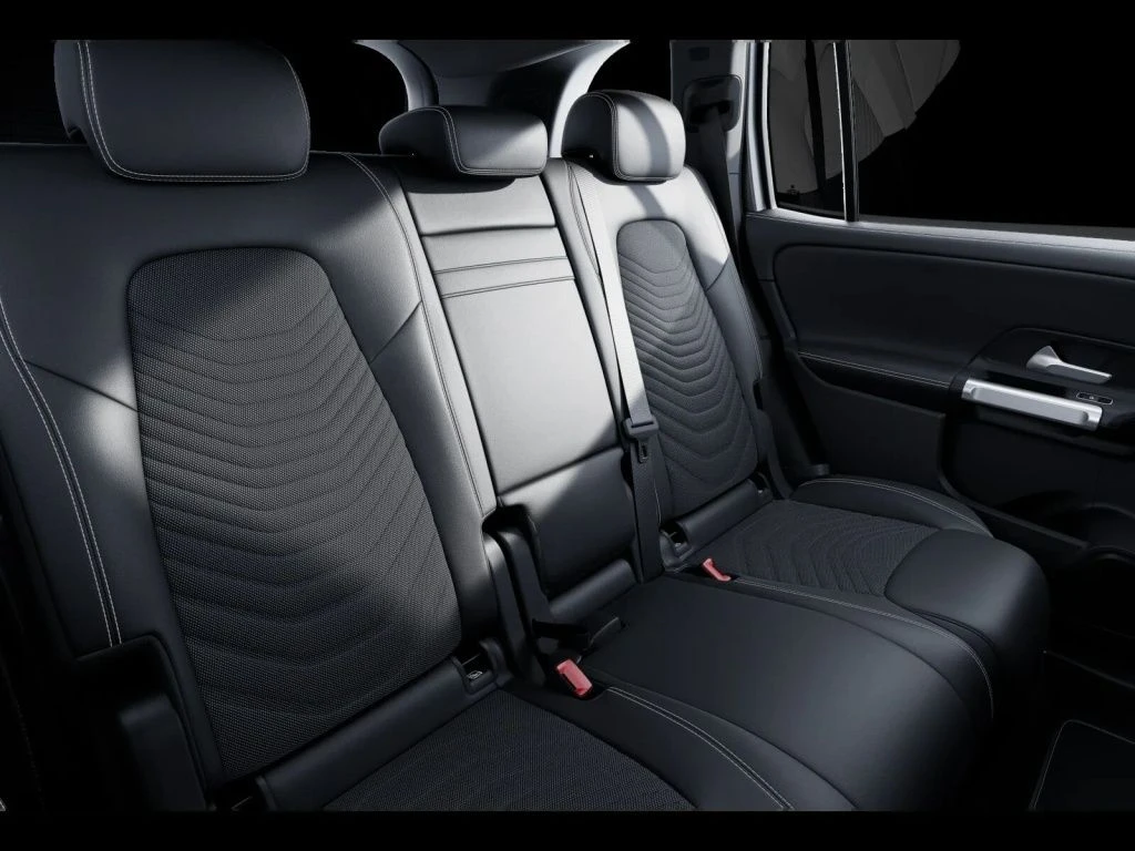 Mercedes-Benz-GLB 200 d-image-11