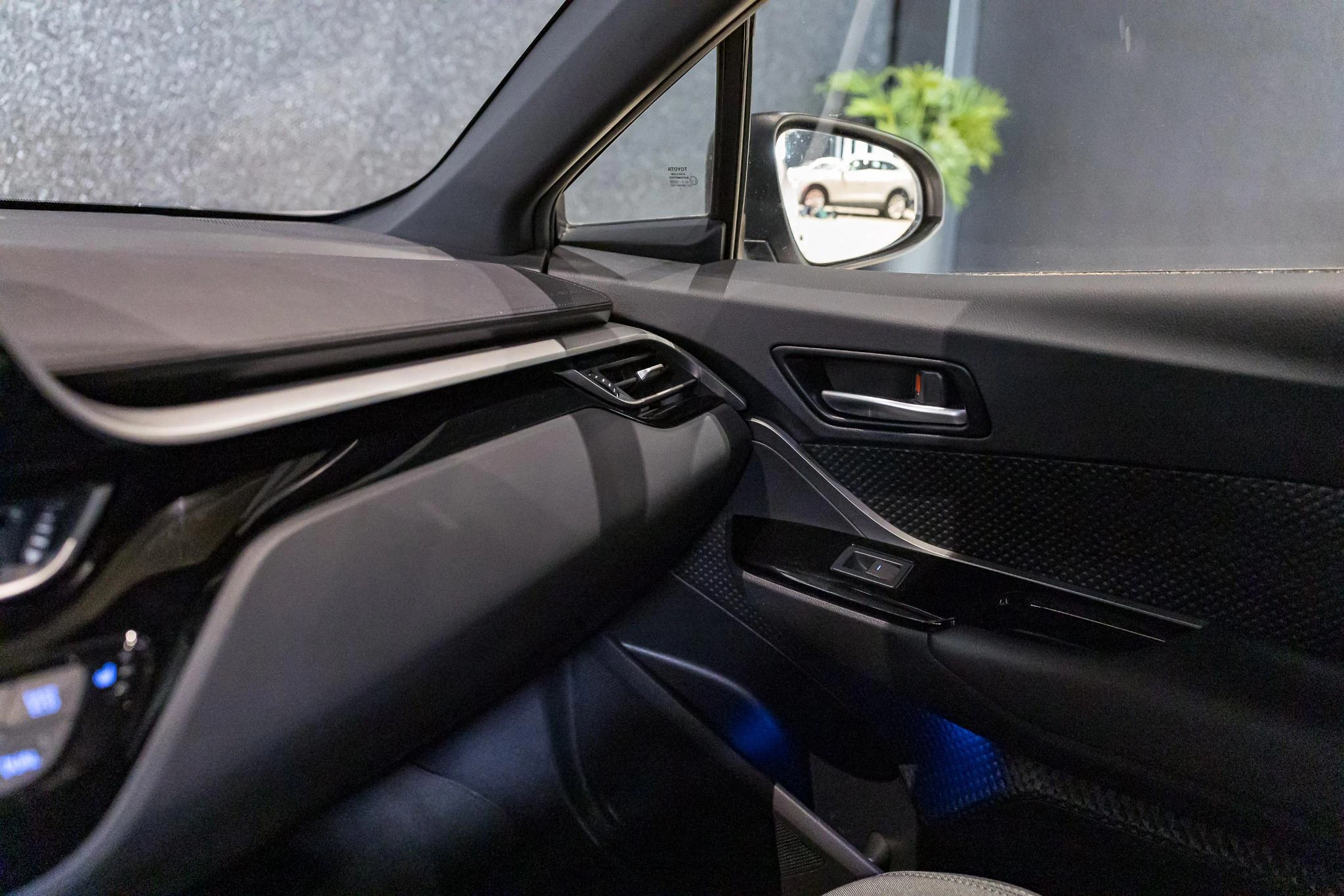 Toyota-C-HR-image-28