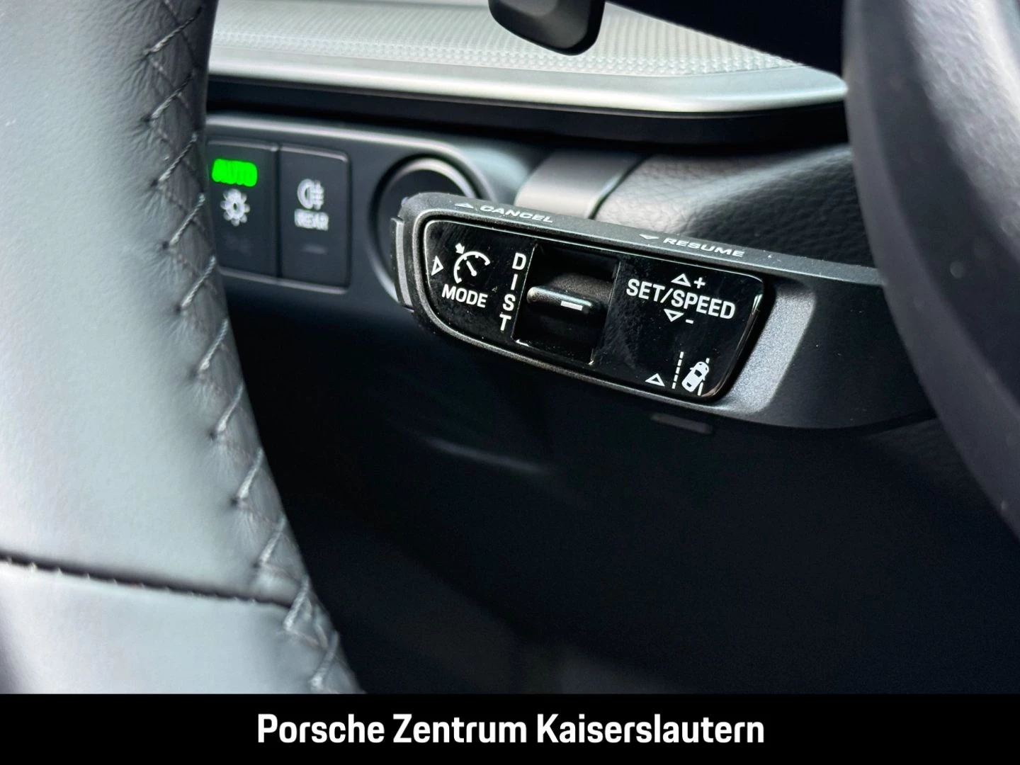 Porsche 911 992 Carrera Cabrio Liftsystem-VA Sportabgas carrera