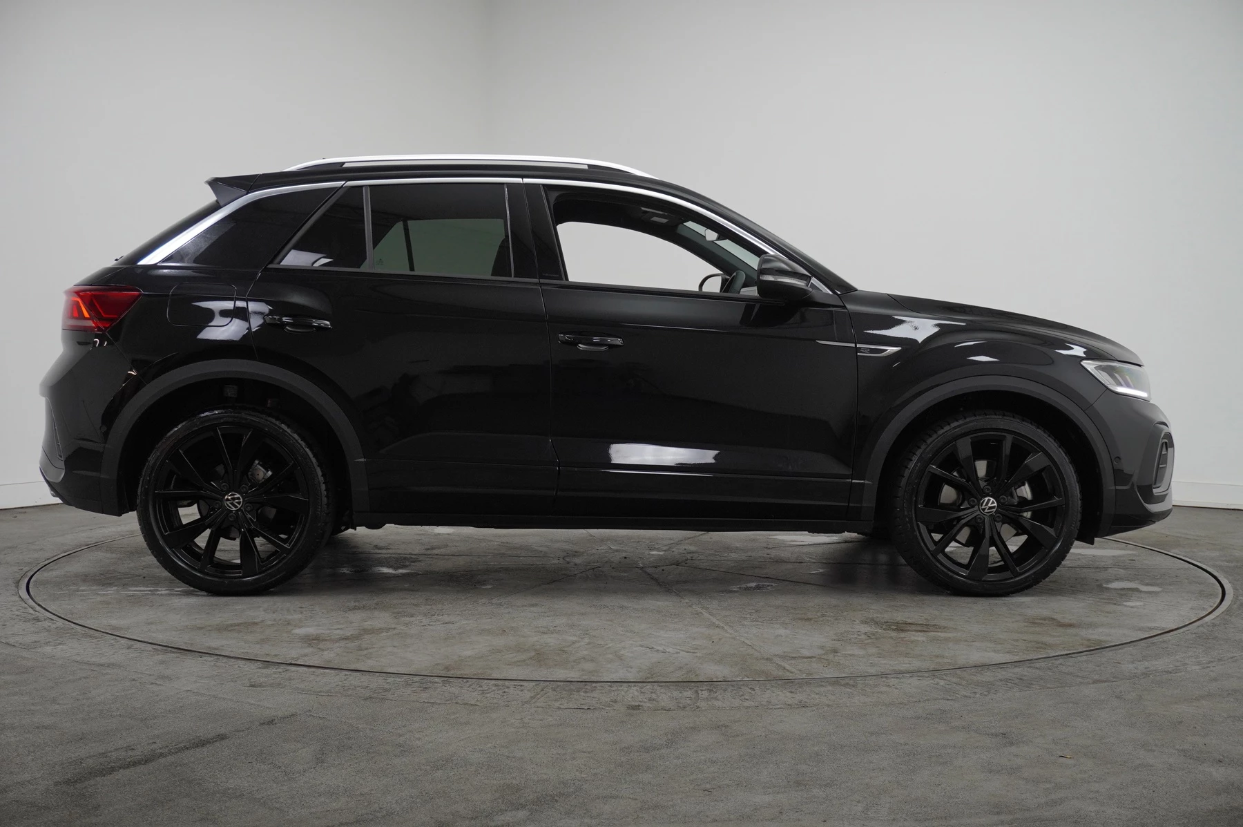 Volkswagen-T-Roc-image-3
